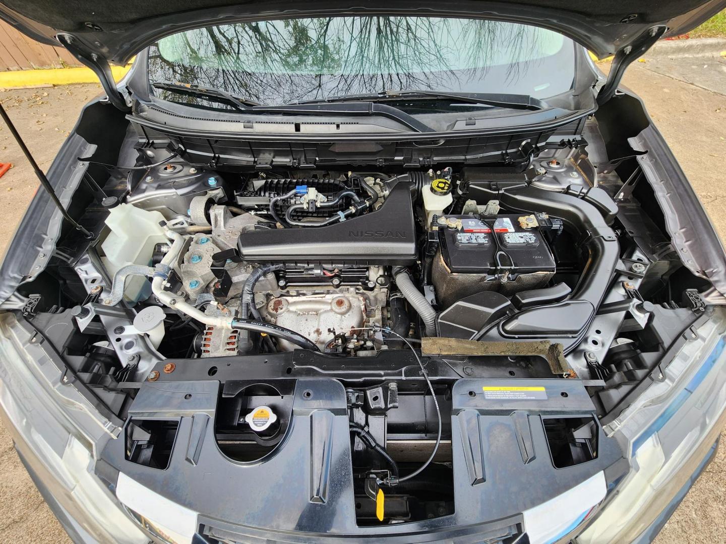 2017 Gray /Gray Nissan Rogue SL AWD (JN8AT2MV3HW) with an 2.5L L4 DOHC 16V engine, Automatic transmission, located at 16710 Clay Rd., Houston, TX, 77084, (281) 859-7900, 29.834864, -95.656166 - Photo#17