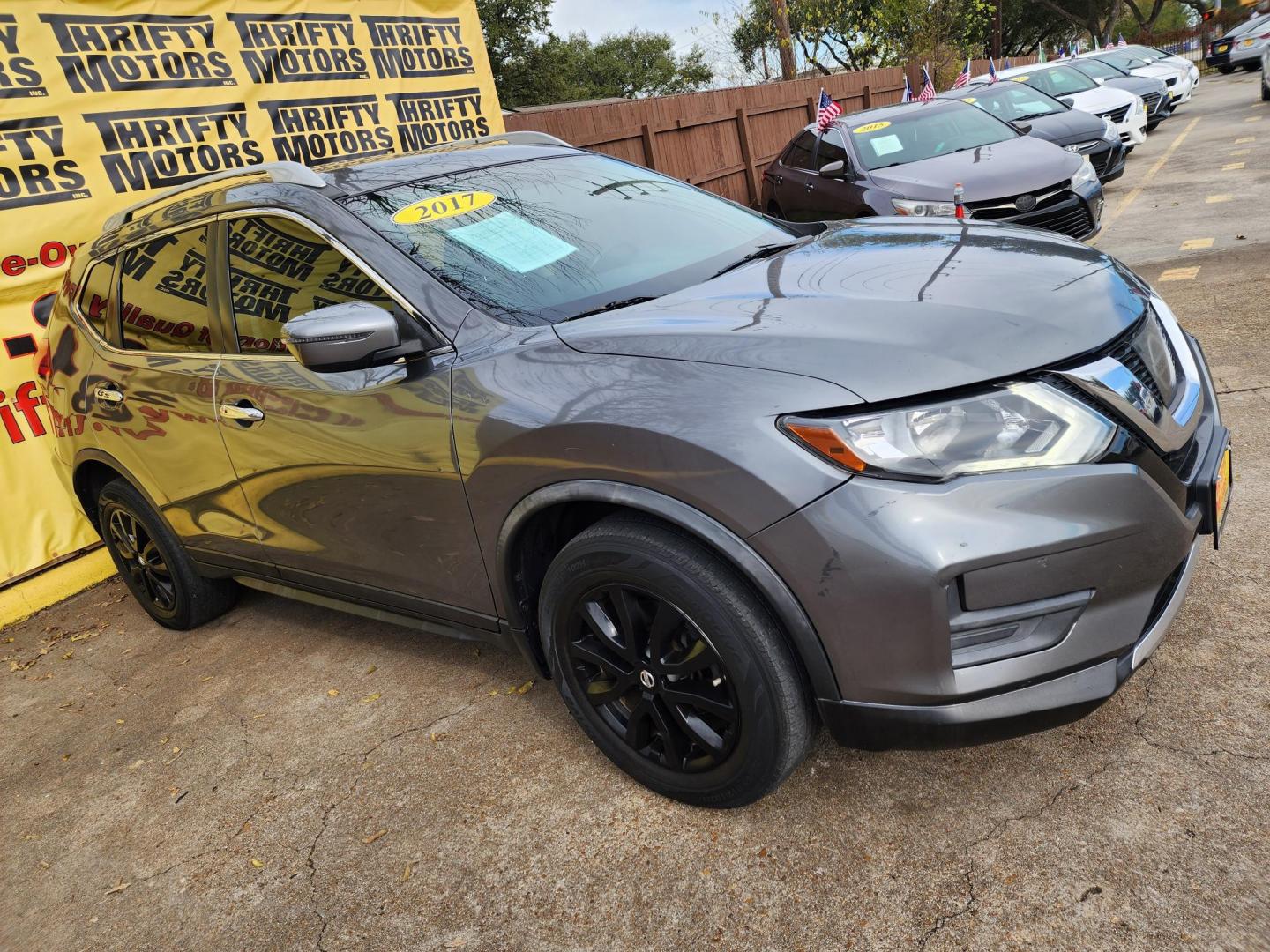 2017 Gray /Gray Nissan Rogue SL AWD (JN8AT2MV3HW) with an 2.5L L4 DOHC 16V engine, Automatic transmission, located at 16710 Clay Rd., Houston, TX, 77084, (281) 859-7900, 29.834864, -95.656166 - Photo#2