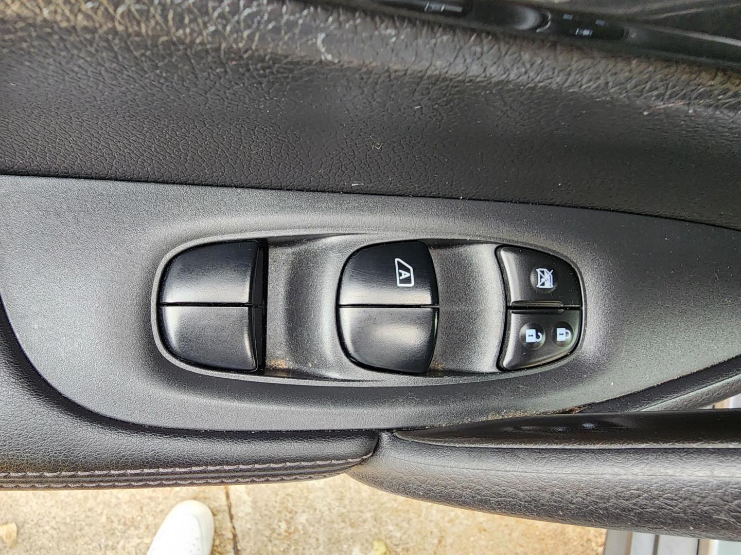 2017 Gray /Gray Nissan Rogue SL AWD (JN8AT2MV3HW) with an 2.5L L4 DOHC 16V engine, Automatic transmission, located at 16710 Clay Rd., Houston, TX, 77084, (281) 859-7900, 29.834864, -95.656166 - Photo#7