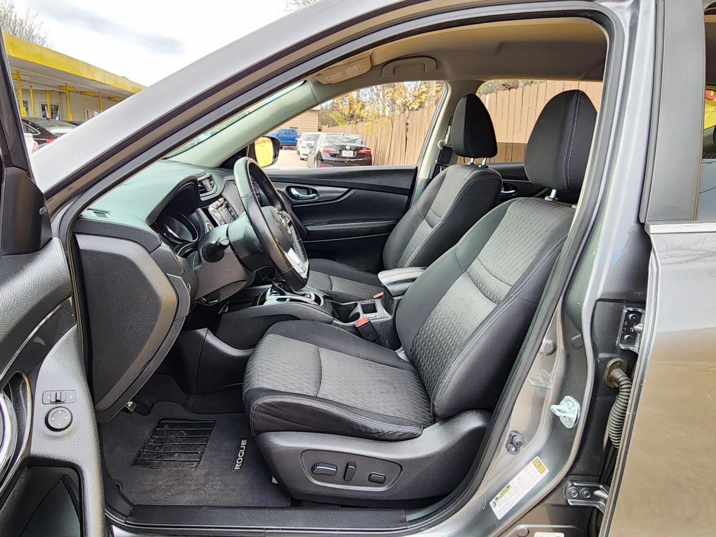 2017 Gray /Gray Nissan Rogue SL AWD (JN8AT2MV3HW) with an 2.5L L4 DOHC 16V engine, Automatic transmission, located at 16710 Clay Rd., Houston, TX, 77084, (281) 859-7900, 29.834864, -95.656166 - Photo#11