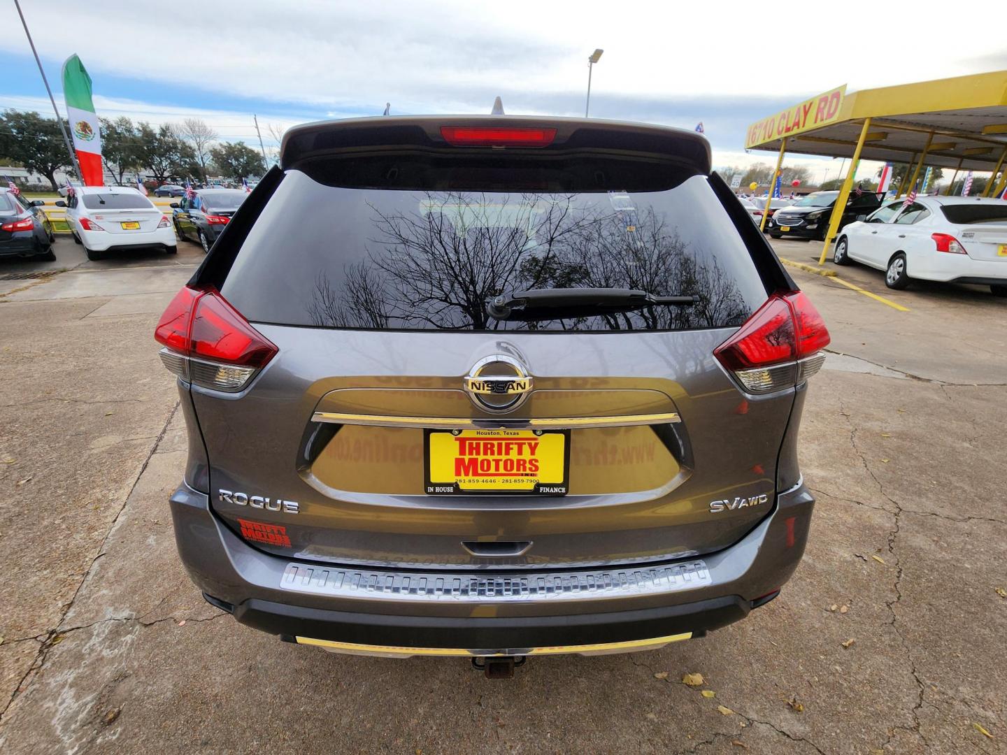 2017 Gray /Gray Nissan Rogue SL AWD (JN8AT2MV3HW) with an 2.5L L4 DOHC 16V engine, Automatic transmission, located at 16710 Clay Rd., Houston, TX, 77084, (281) 859-7900, 29.834864, -95.656166 - Photo#6