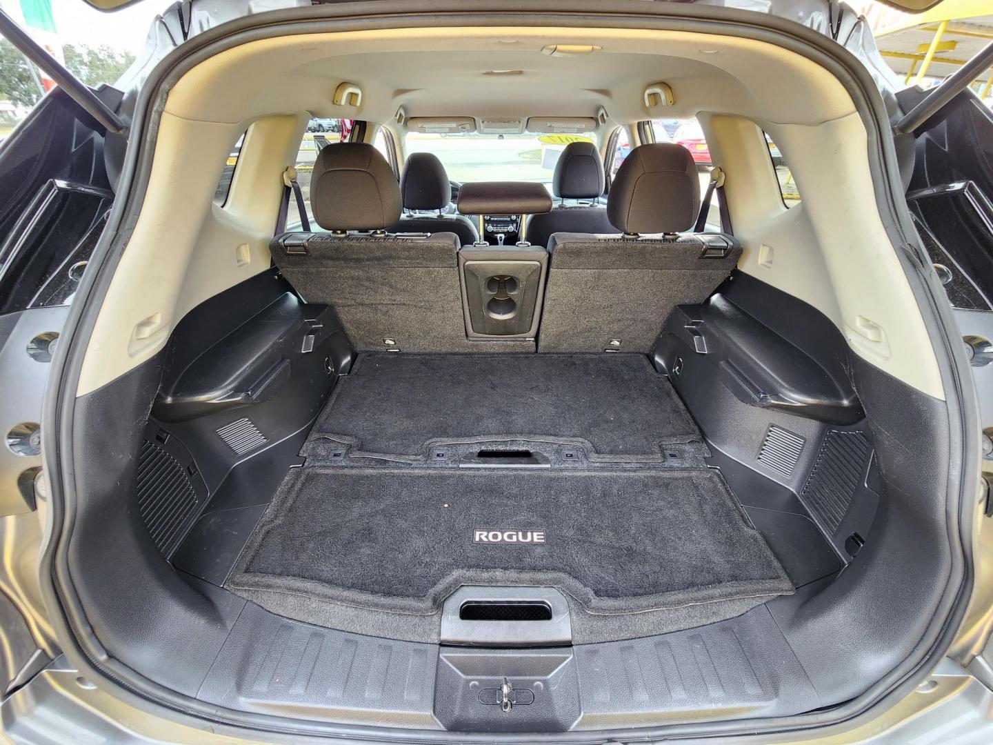 2017 Gray /Gray Nissan Rogue SL AWD (JN8AT2MV3HW) with an 2.5L L4 DOHC 16V engine, Automatic transmission, located at 16710 Clay Rd., Houston, TX, 77084, (281) 859-7900, 29.834864, -95.656166 - Photo#15