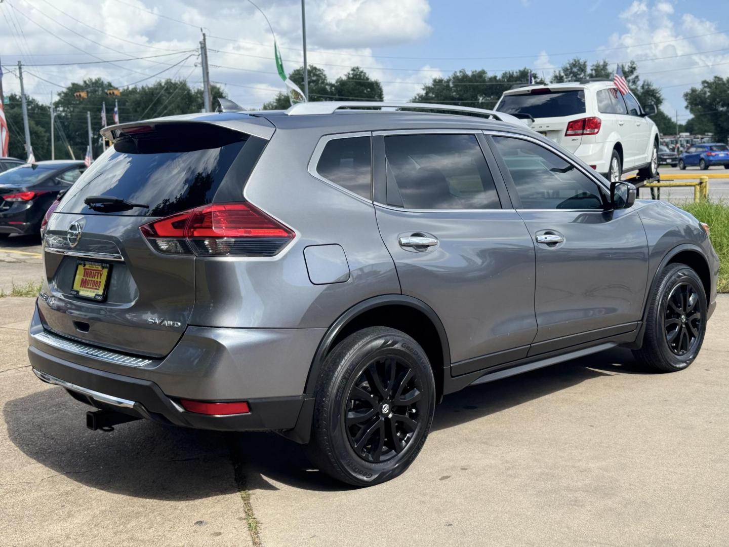 2017 Gray /Gray Nissan Rogue SL AWD (JN8AT2MV3HW) with an 2.5L L4 DOHC 16V engine, Automatic transmission, located at 16710 Clay Rd., Houston, TX, 77084, (281) 859-7900, 29.834864, -95.656166 - Photo#22