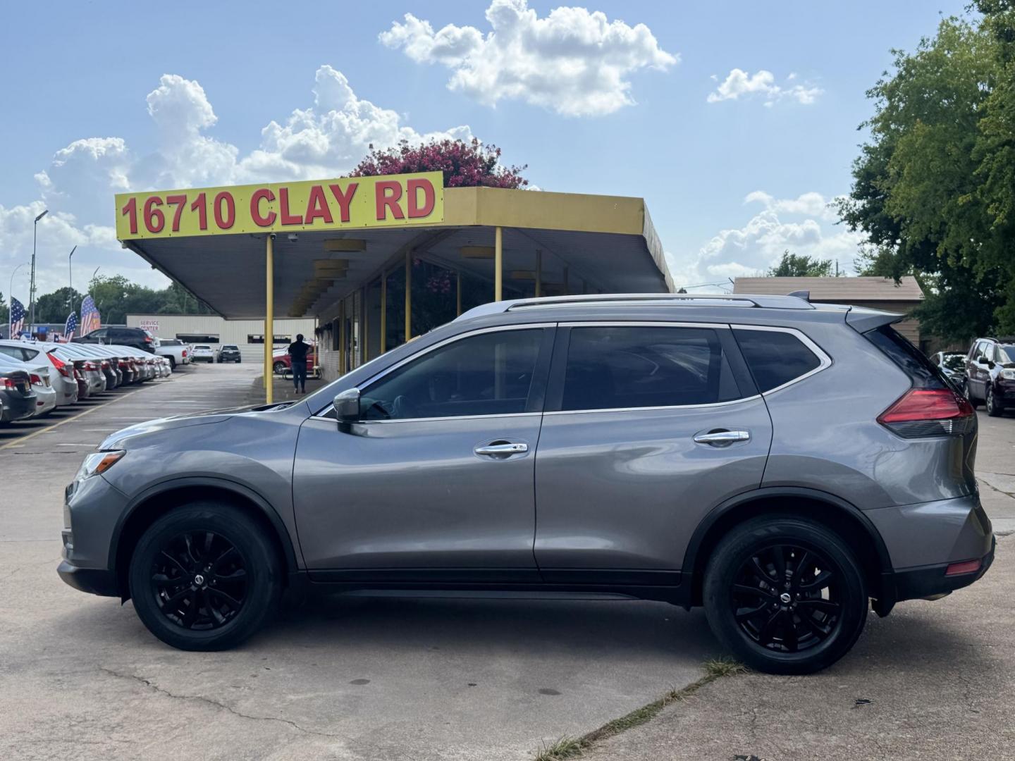 2017 Gray /Gray Nissan Rogue SL AWD (JN8AT2MV3HW) with an 2.5L L4 DOHC 16V engine, Automatic transmission, located at 16710 Clay Rd., Houston, TX, 77084, (281) 859-7900, 29.834864, -95.656166 - Photo#25
