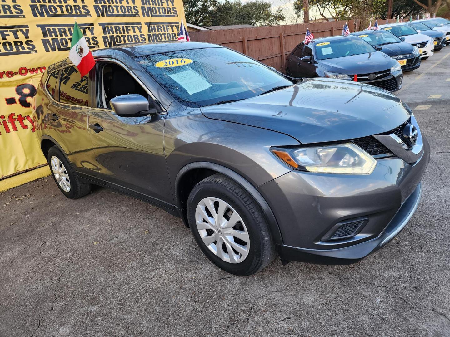 2016 Gray /Black Nissan Rogue S 2WD (JN8AT2MT9GW) with an 2.5L L4 DOHC 16V engine, Automatic transmission, located at 16710 Clay Rd., Houston, TX, 77084, (281) 859-7900, 29.834864, -95.656166 - Photo#2