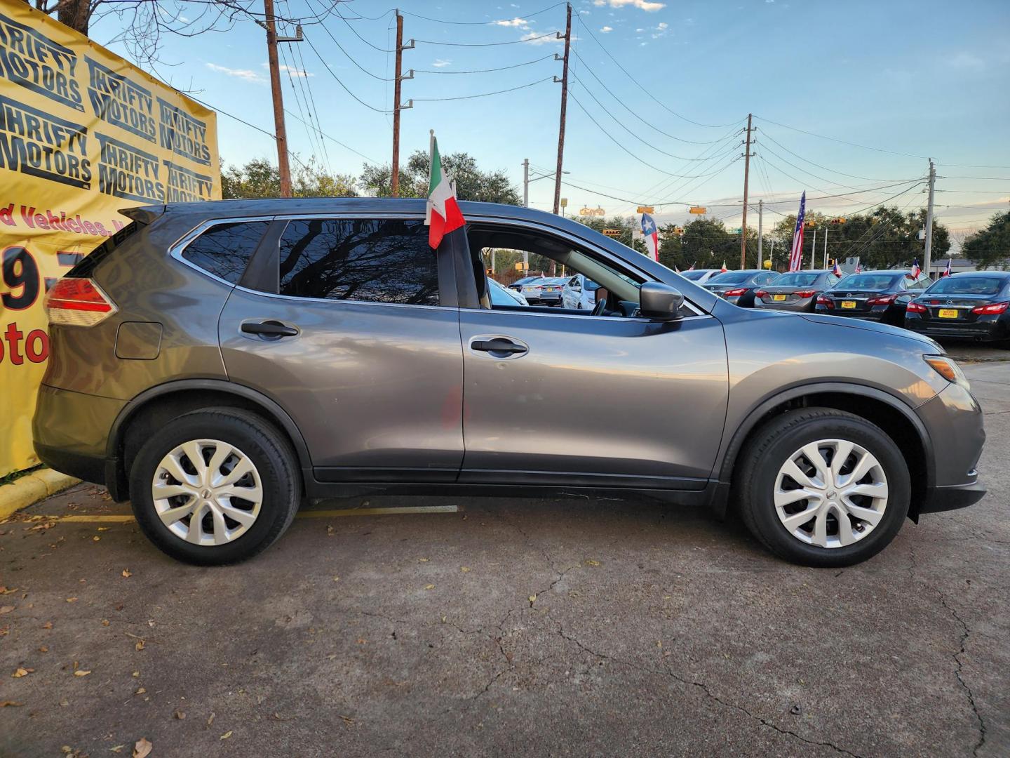 2016 Gray /Black Nissan Rogue S 2WD (JN8AT2MT9GW) with an 2.5L L4 DOHC 16V engine, Automatic transmission, located at 16710 Clay Rd., Houston, TX, 77084, (281) 859-7900, 29.834864, -95.656166 - Photo#3