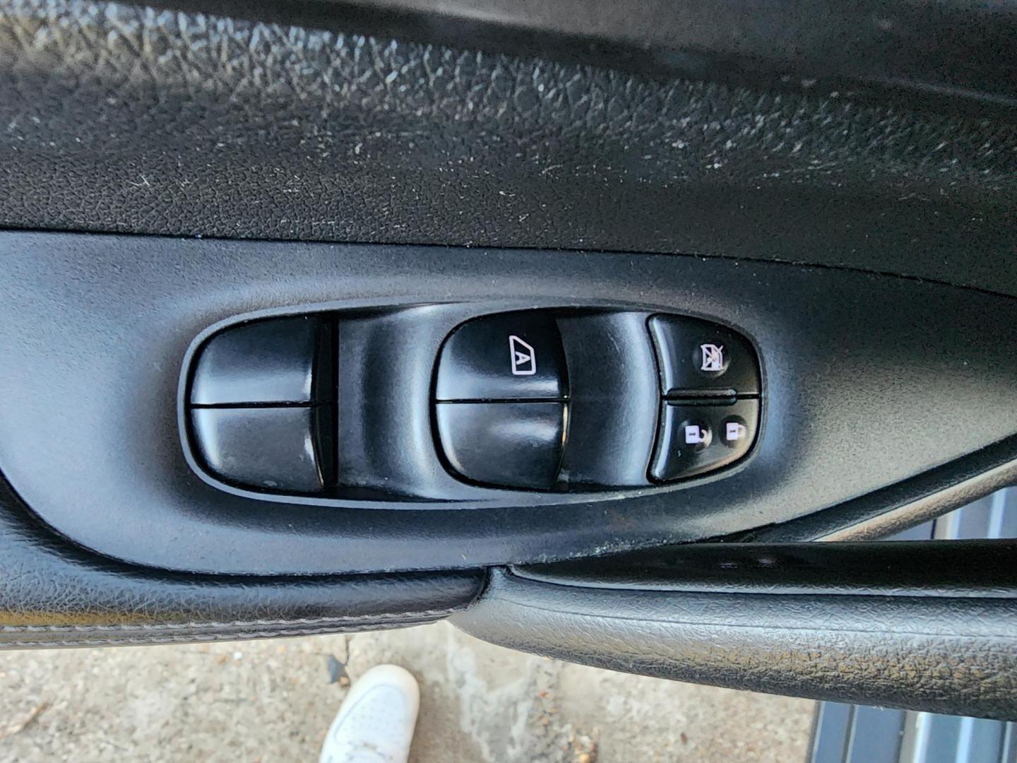 2016 Gray /Black Nissan Rogue S 2WD (JN8AT2MT9GW) with an 2.5L L4 DOHC 16V engine, Automatic transmission, located at 16710 Clay Rd., Houston, TX, 77084, (281) 859-7900, 29.834864, -95.656166 - Photo#10