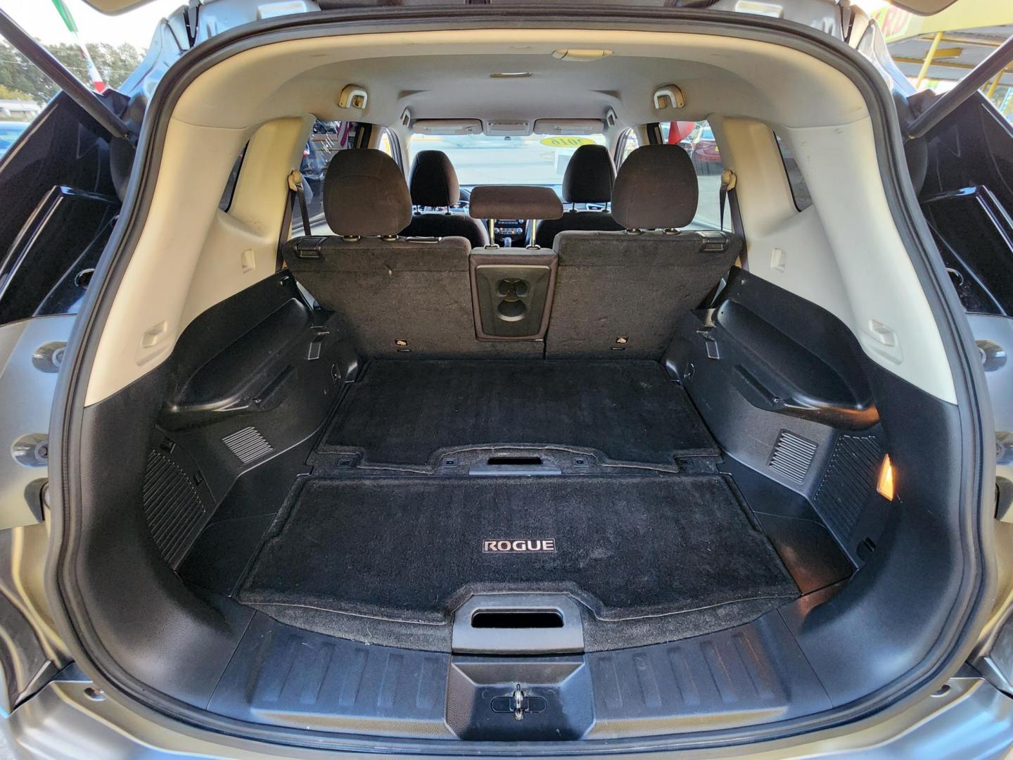 2016 Gray /Black Nissan Rogue S 2WD (JN8AT2MT9GW) with an 2.5L L4 DOHC 16V engine, Automatic transmission, located at 16710 Clay Rd., Houston, TX, 77084, (281) 859-7900, 29.834864, -95.656166 - Photo#15