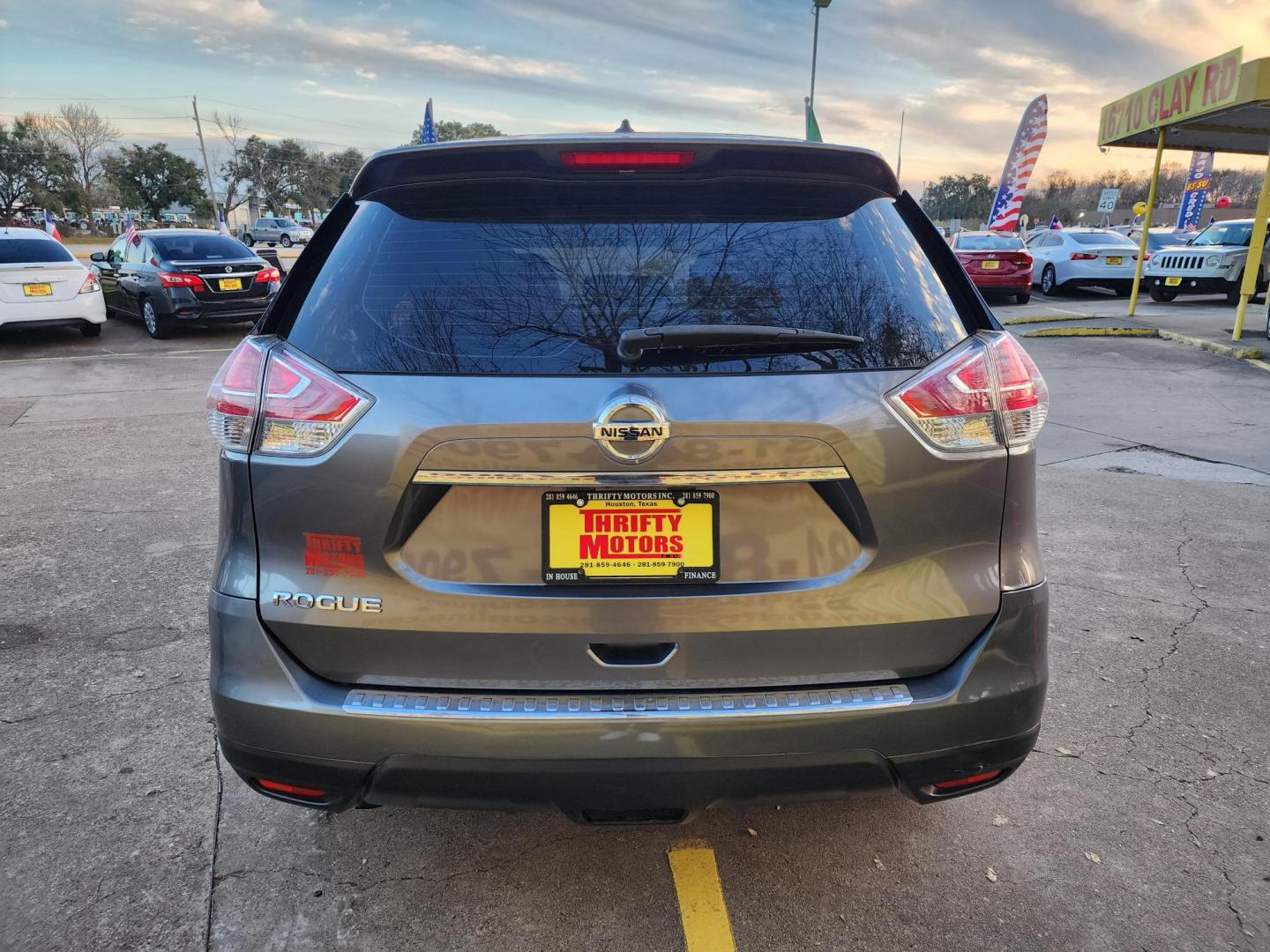 2016 Gray /Black Nissan Rogue S 2WD (JN8AT2MT9GW) with an 2.5L L4 DOHC 16V engine, Automatic transmission, located at 16710 Clay Rd., Houston, TX, 77084, (281) 859-7900, 29.834864, -95.656166 - Photo#5