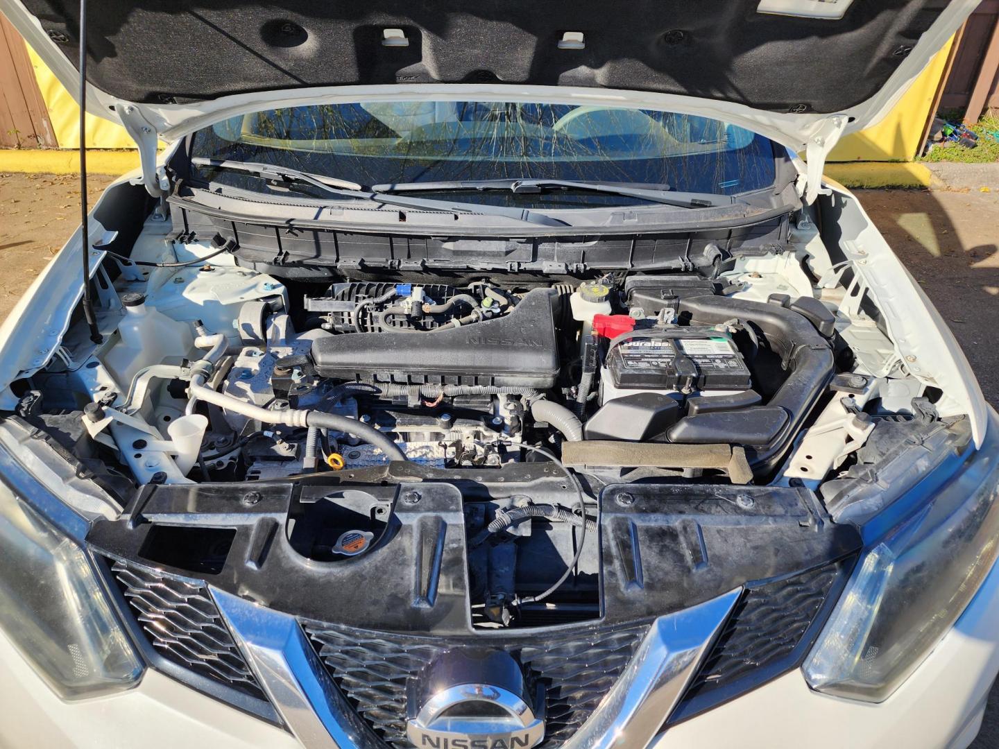 2016 White /Black Nissan Rogue S 2WD (JN8AT2MT0GW) with an 2.5L L4 DOHC 16V engine, Automatic transmission, located at 16710 Clay Rd., Houston, TX, 77084, (281) 859-7900, 29.834864, -95.656166 - Photo#14