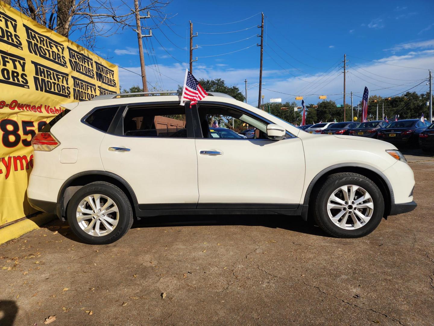 2016 White /Black Nissan Rogue S 2WD (JN8AT2MT0GW) with an 2.5L L4 DOHC 16V engine, Automatic transmission, located at 16710 Clay Rd., Houston, TX, 77084, (281) 859-7900, 29.834864, -95.656166 - Photo#3