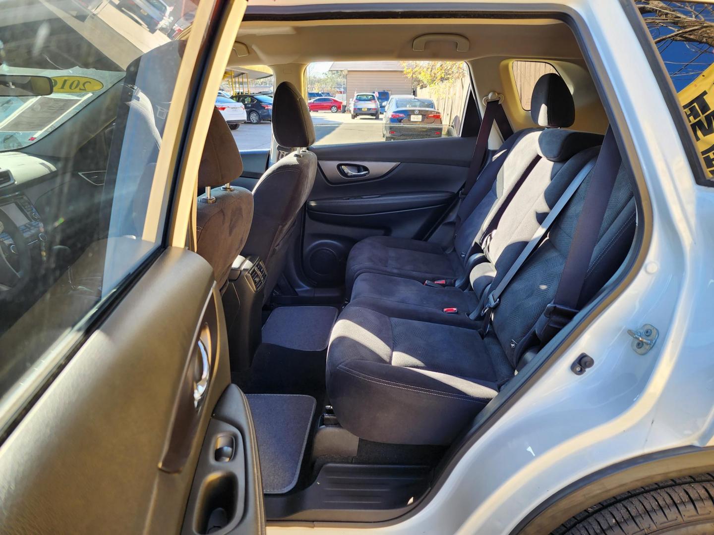 2016 White /Black Nissan Rogue S 2WD (JN8AT2MT0GW) with an 2.5L L4 DOHC 16V engine, Automatic transmission, located at 16710 Clay Rd., Houston, TX, 77084, (281) 859-7900, 29.834864, -95.656166 - Photo#10