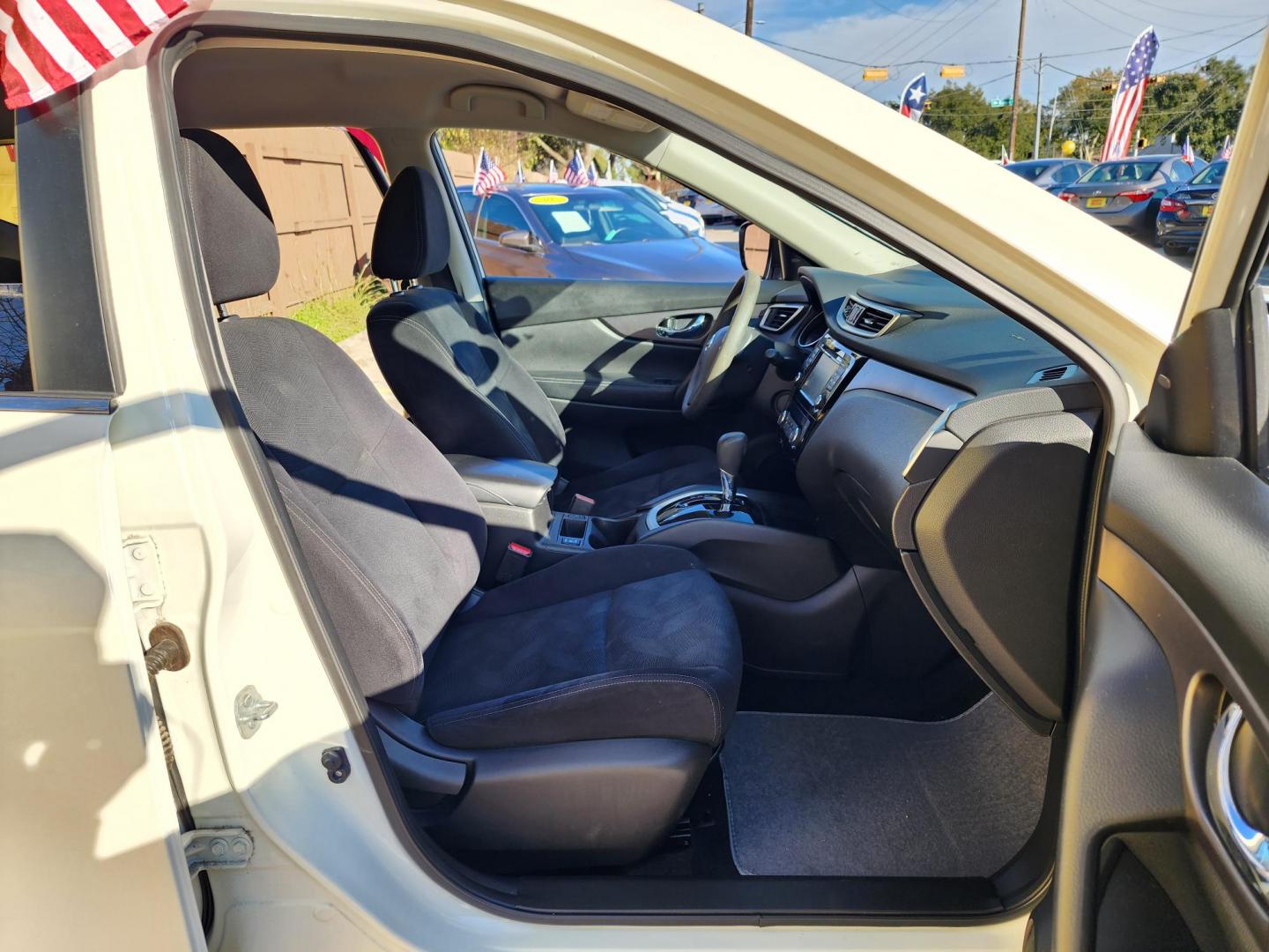 2016 White /Black Nissan Rogue S 2WD (JN8AT2MT0GW) with an 2.5L L4 DOHC 16V engine, Automatic transmission, located at 16710 Clay Rd., Houston, TX, 77084, (281) 859-7900, 29.834864, -95.656166 - Photo#11