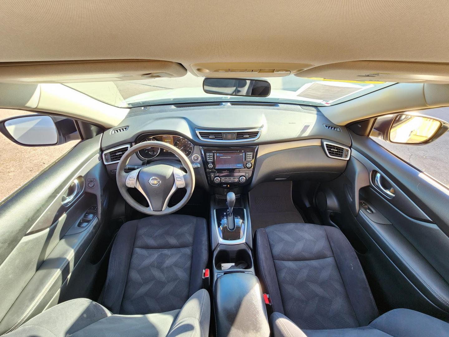 2016 White /Black Nissan Rogue S 2WD (JN8AT2MT0GW) with an 2.5L L4 DOHC 16V engine, Automatic transmission, located at 16710 Clay Rd., Houston, TX, 77084, (281) 859-7900, 29.834864, -95.656166 - Photo#8