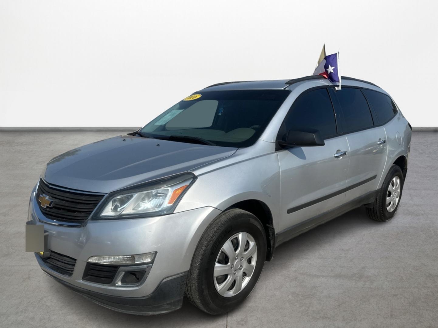 2016 Gray /Gray Chevrolet Traverse LS FWD (1GNKRFKD0GJ) with an 3.6L V6 DOHC 24V engine, Automatic transmission, located at 16710 Clay Rd., Houston, TX, 77084, (281) 859-7900, 29.834864, -95.656166 - Photo#0