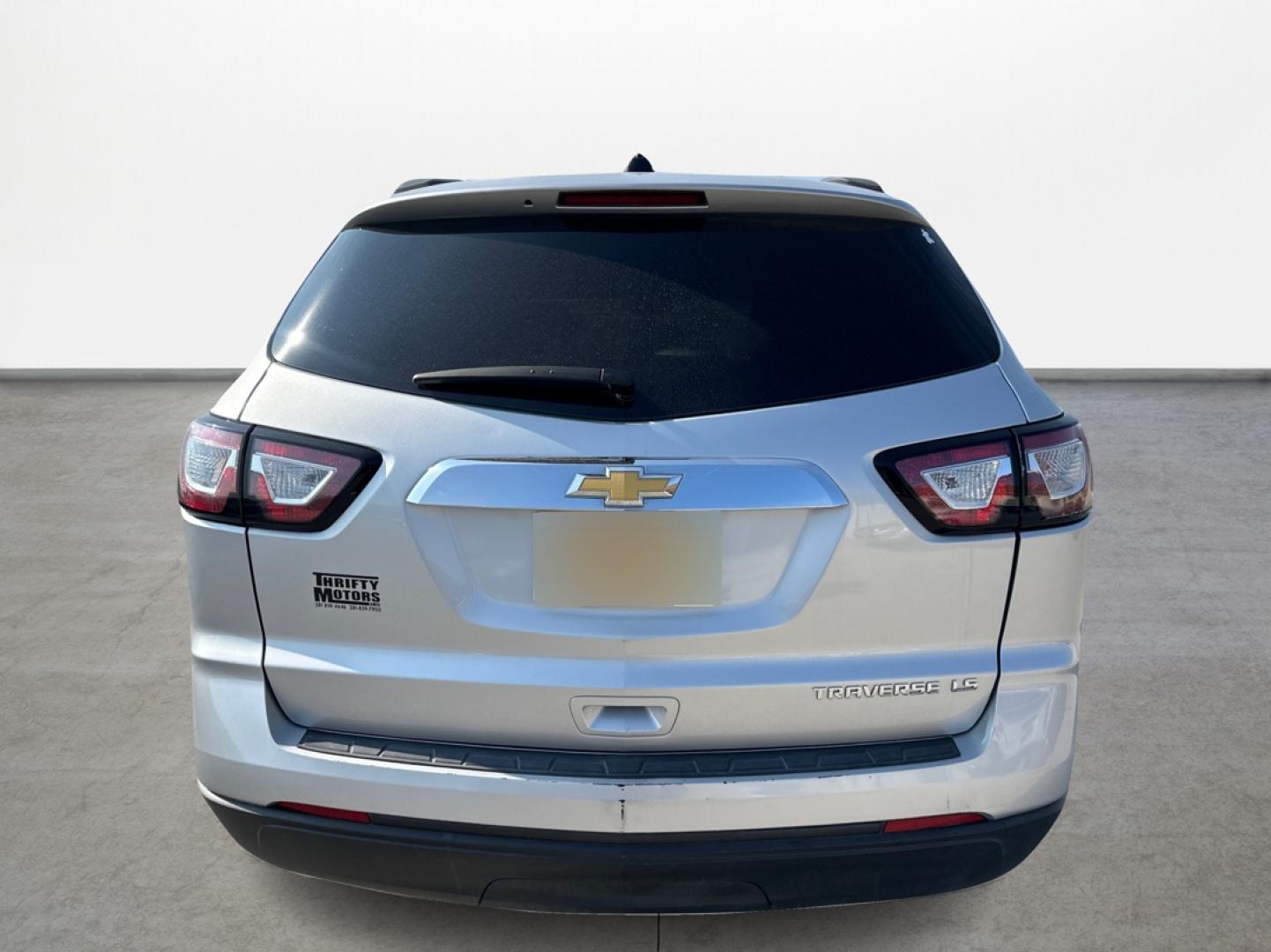 2016 Gray /Gray Chevrolet Traverse LS FWD (1GNKRFKD0GJ) with an 3.6L V6 DOHC 24V engine, Automatic transmission, located at 16710 Clay Rd., Houston, TX, 77084, (281) 859-7900, 29.834864, -95.656166 - Photo#5