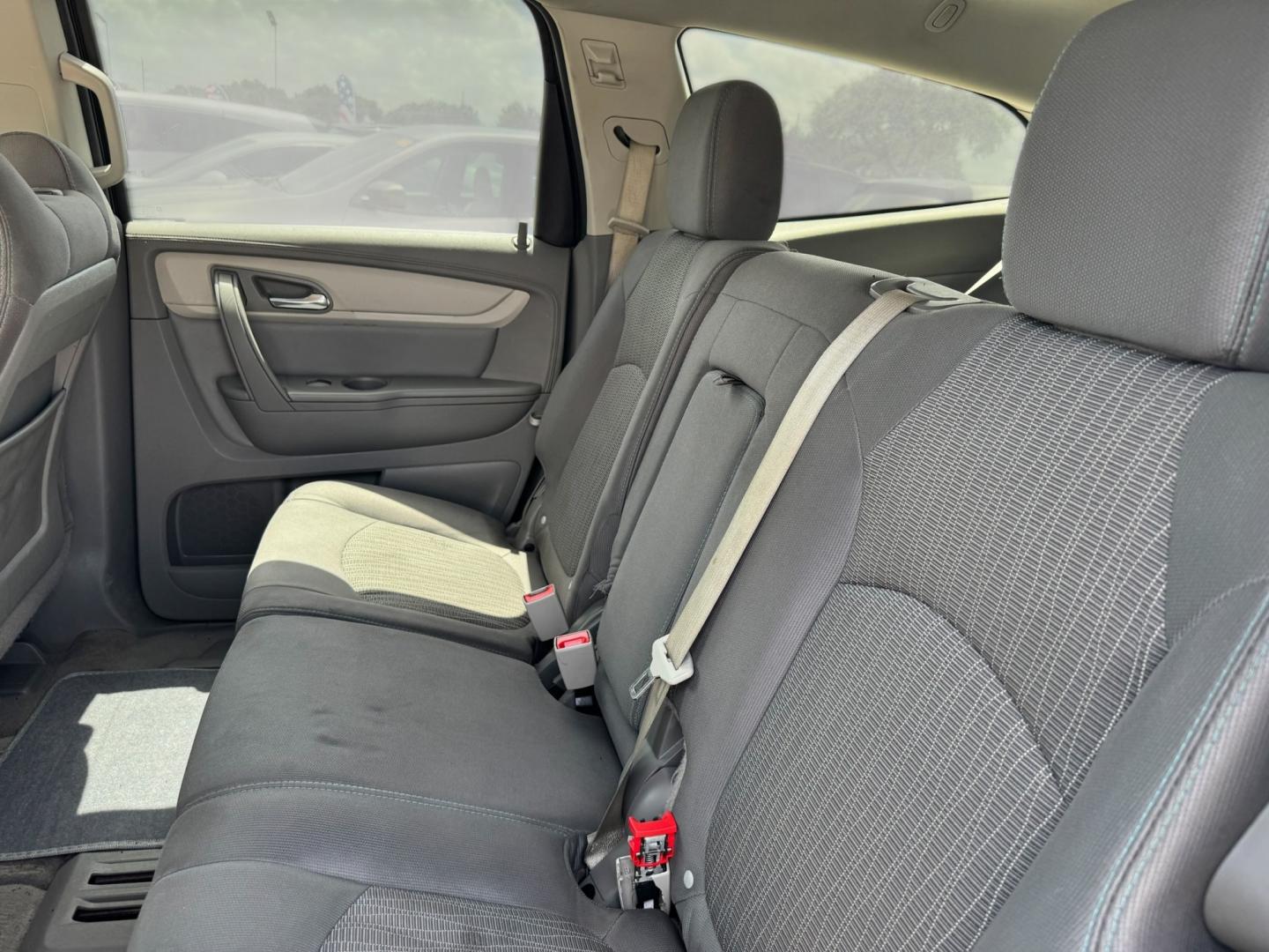2016 Gray /Gray Chevrolet Traverse LS FWD (1GNKRFKD0GJ) with an 3.6L V6 DOHC 24V engine, Automatic transmission, located at 16710 Clay Rd., Houston, TX, 77084, (281) 859-7900, 29.834864, -95.656166- Photo#9