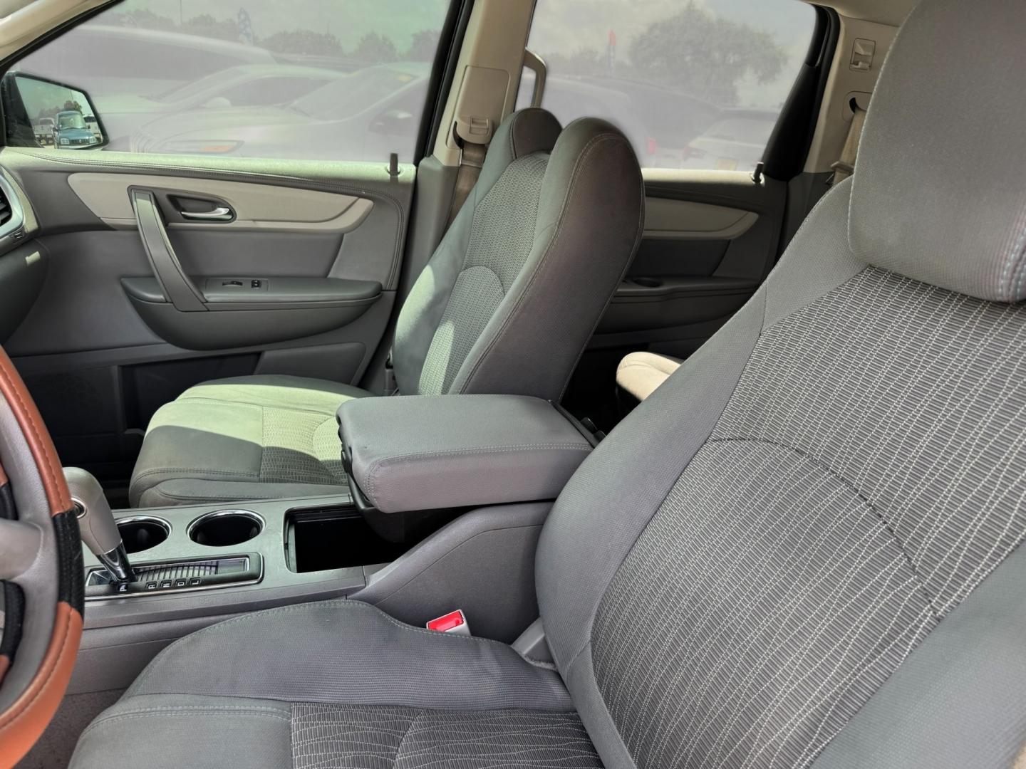 2016 Gray /Gray Chevrolet Traverse LS FWD (1GNKRFKD0GJ) with an 3.6L V6 DOHC 24V engine, Automatic transmission, located at 16710 Clay Rd., Houston, TX, 77084, (281) 859-7900, 29.834864, -95.656166- Photo#8