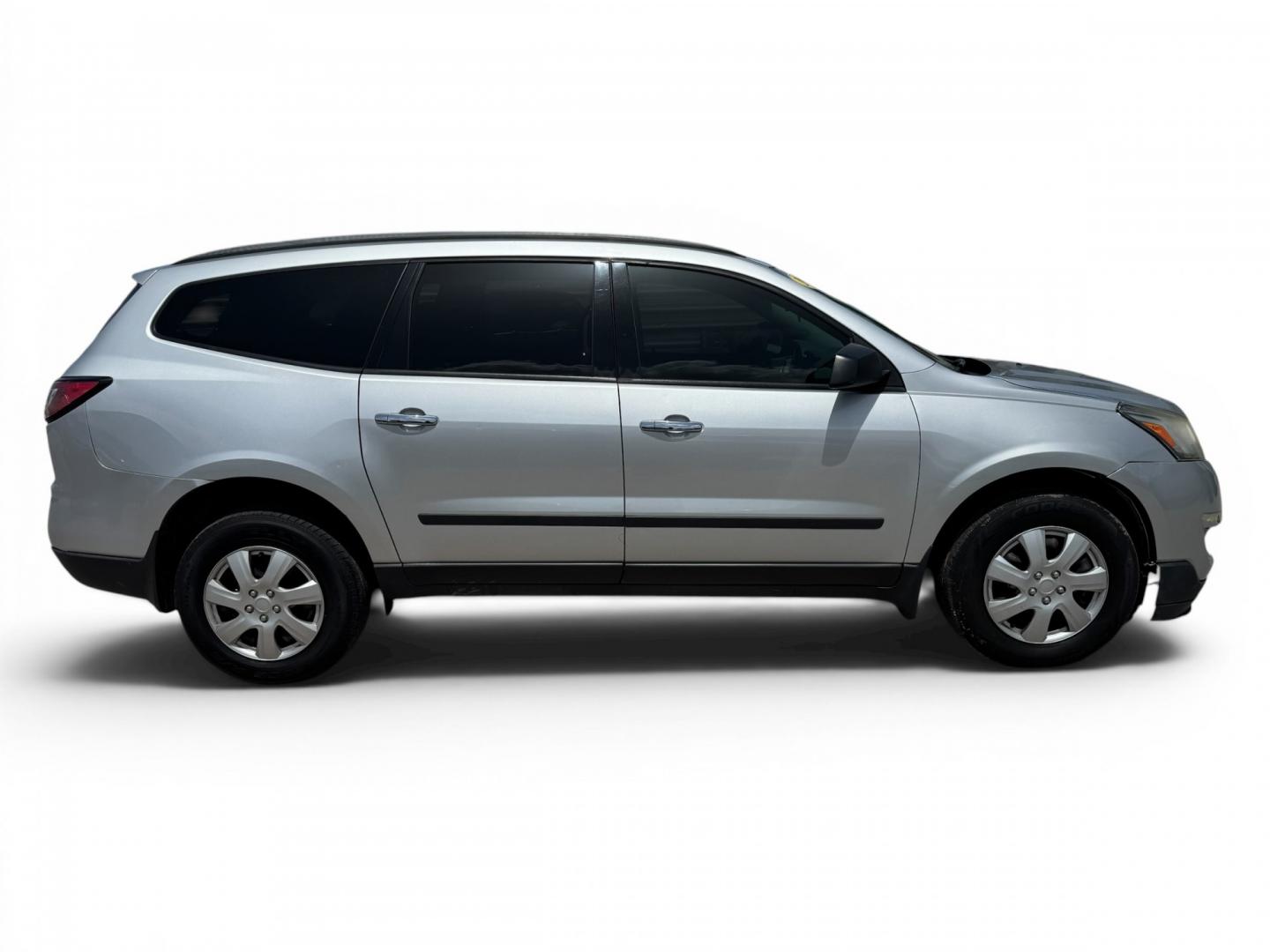 2016 Gray /Gray Chevrolet Traverse LS FWD (1GNKRFKD0GJ) with an 3.6L V6 DOHC 24V engine, Automatic transmission, located at 16710 Clay Rd., Houston, TX, 77084, (281) 859-7900, 29.834864, -95.656166- Photo#5
