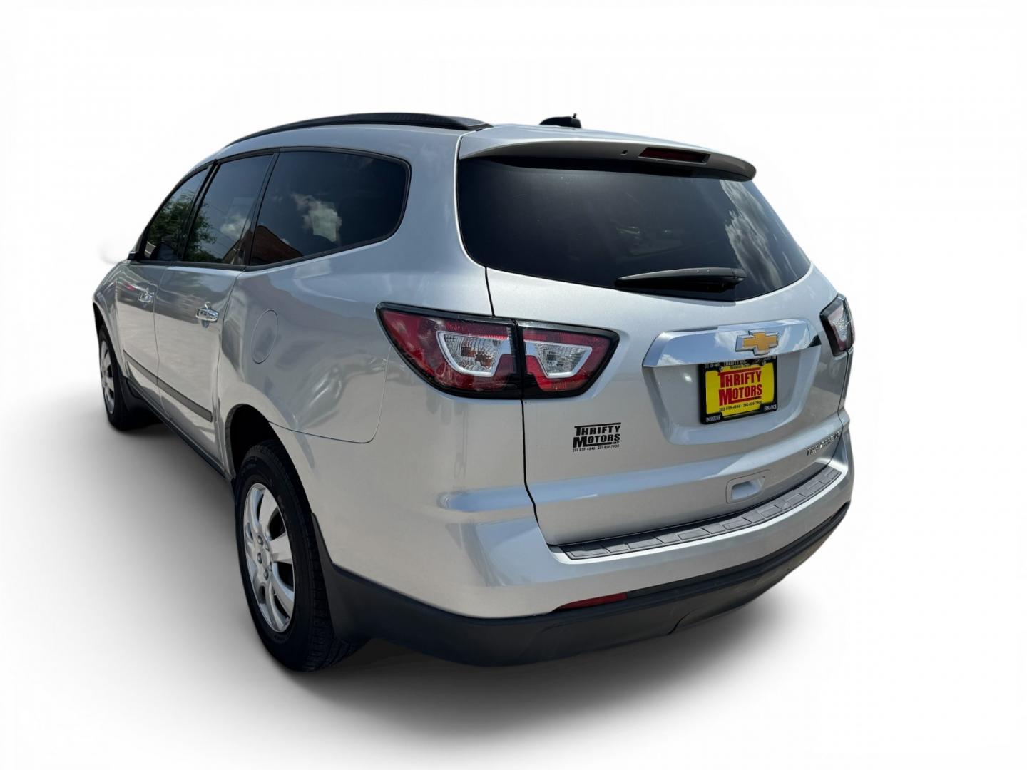 2016 Gray /Gray Chevrolet Traverse LS FWD (1GNKRFKD0GJ) with an 3.6L V6 DOHC 24V engine, Automatic transmission, located at 16710 Clay Rd., Houston, TX, 77084, (281) 859-7900, 29.834864, -95.656166- Photo#6