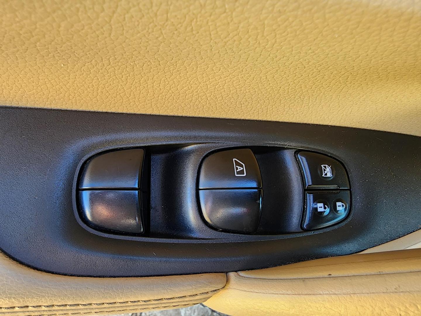 2016 Red /Beige Nissan Rogue S 2WD (JN8AT2MT5GW) with an 2.5L L4 DOHC 16V engine, Automatic transmission, located at 16710 Clay Rd., Houston, TX, 77084, (281) 859-7900, 29.834864, -95.656166 - Photo#6