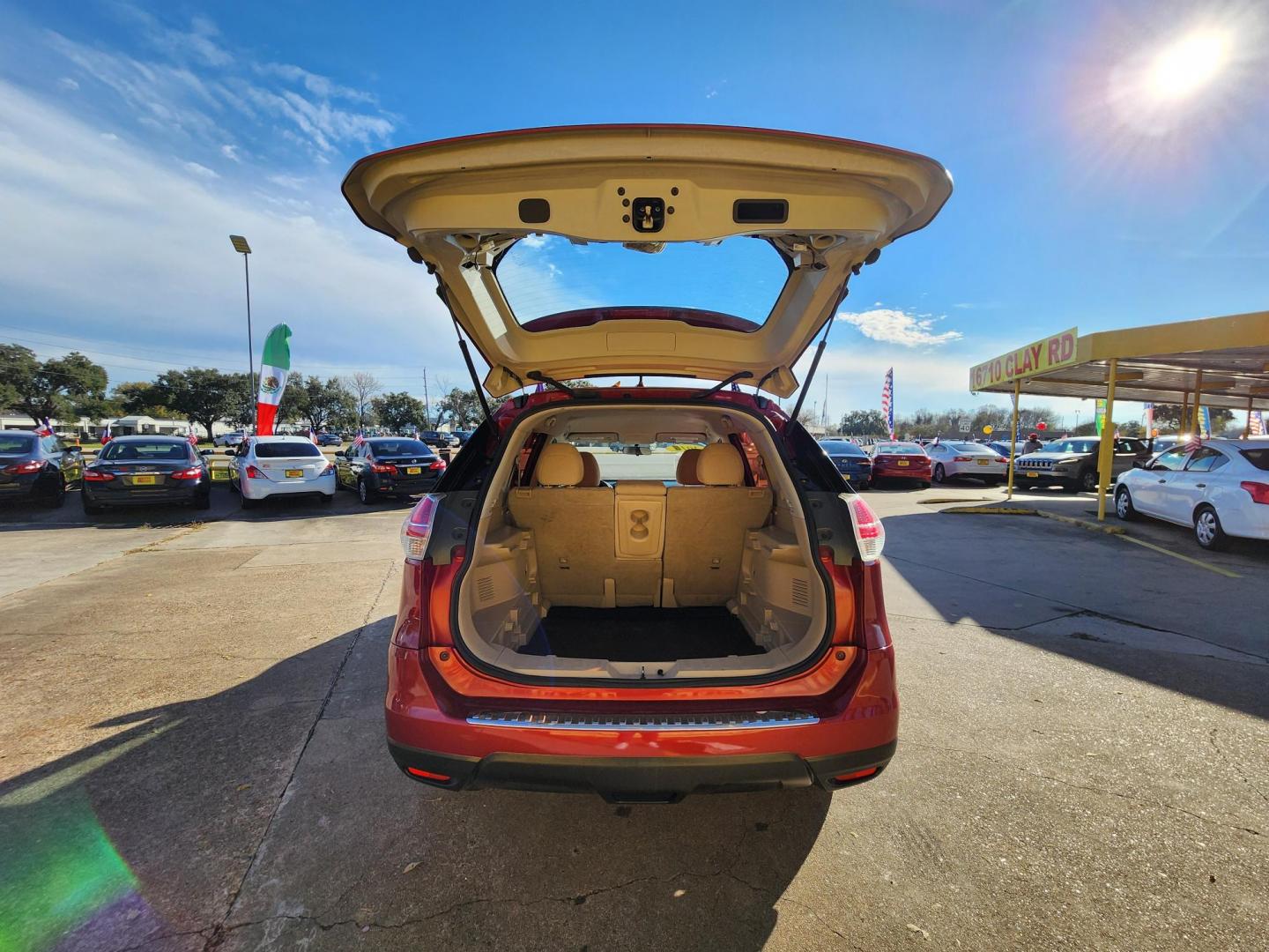 2016 Red /Beige Nissan Rogue S 2WD (JN8AT2MT5GW) with an 2.5L L4 DOHC 16V engine, Automatic transmission, located at 16710 Clay Rd., Houston, TX, 77084, (281) 859-7900, 29.834864, -95.656166 - Photo#15
