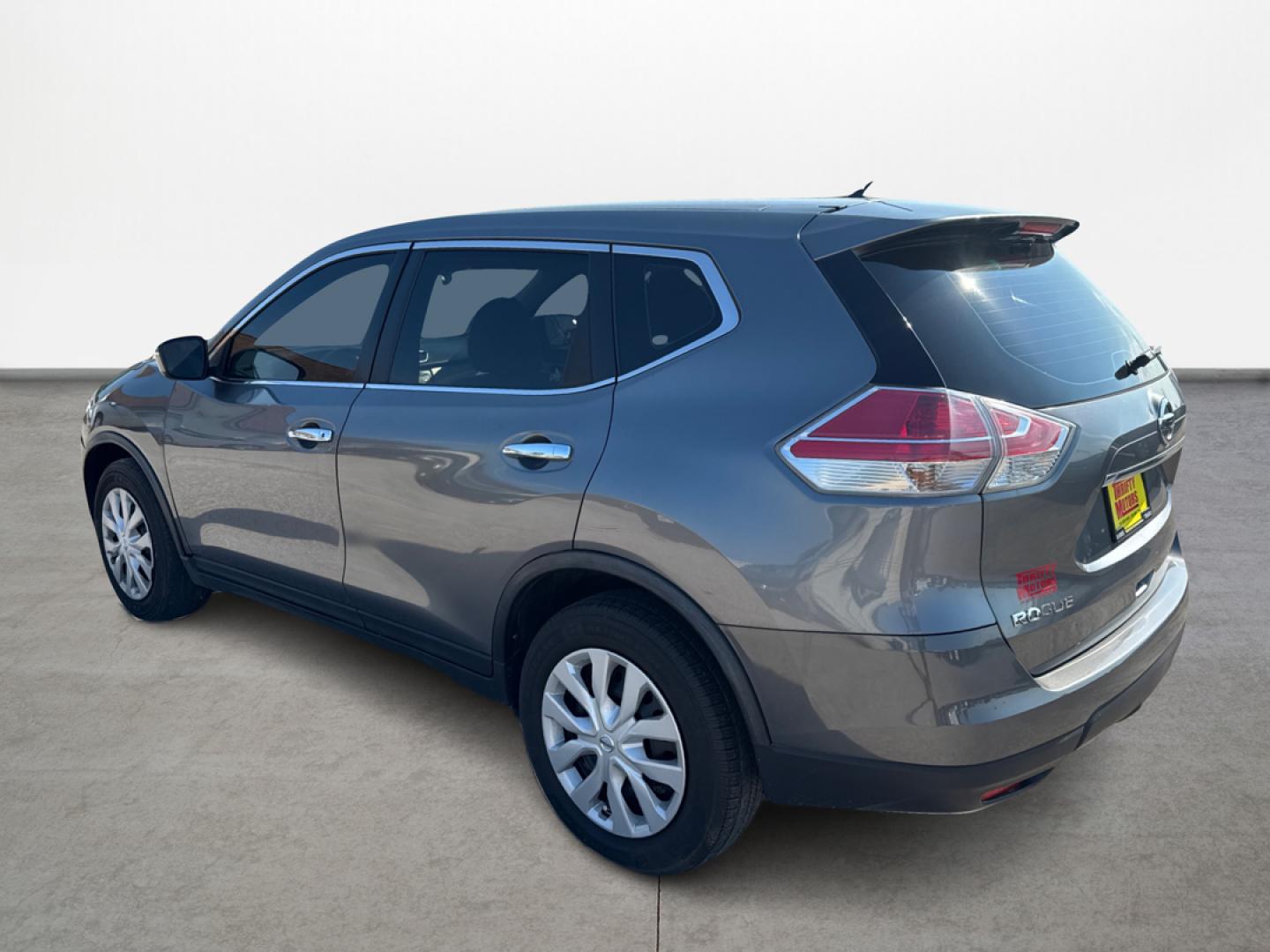 2016 Red /Beige Nissan Rogue S 2WD (JN8AT2MT5GW) with an 2.5L L4 DOHC 16V engine, Automatic transmission, located at 16710 Clay Rd., Houston, TX, 77084, (281) 859-7900, 29.834864, -95.656166 - Photo#6