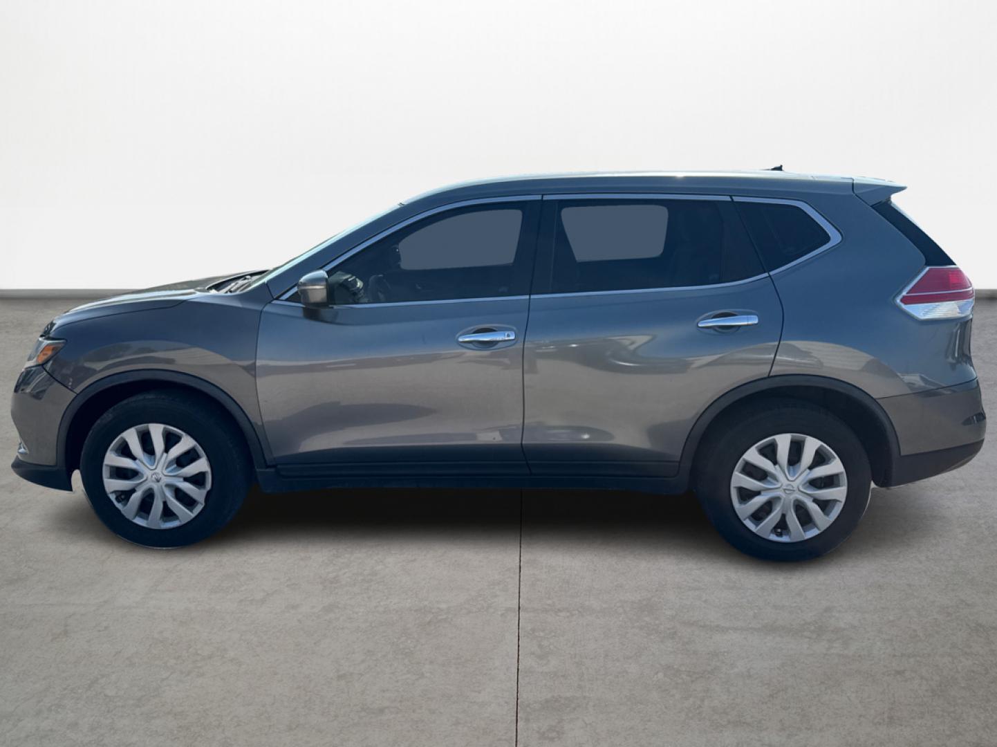 2015 Gray /Beige Nissan Rogue S 2WD (KNMAT2MTXFP) with an 2.5L L4 DOHC 16V engine, Automatic transmission, located at 16710 Clay Rd., Houston, TX, 77084, (281) 859-7900, 29.834864, -95.656166 - Photo#7