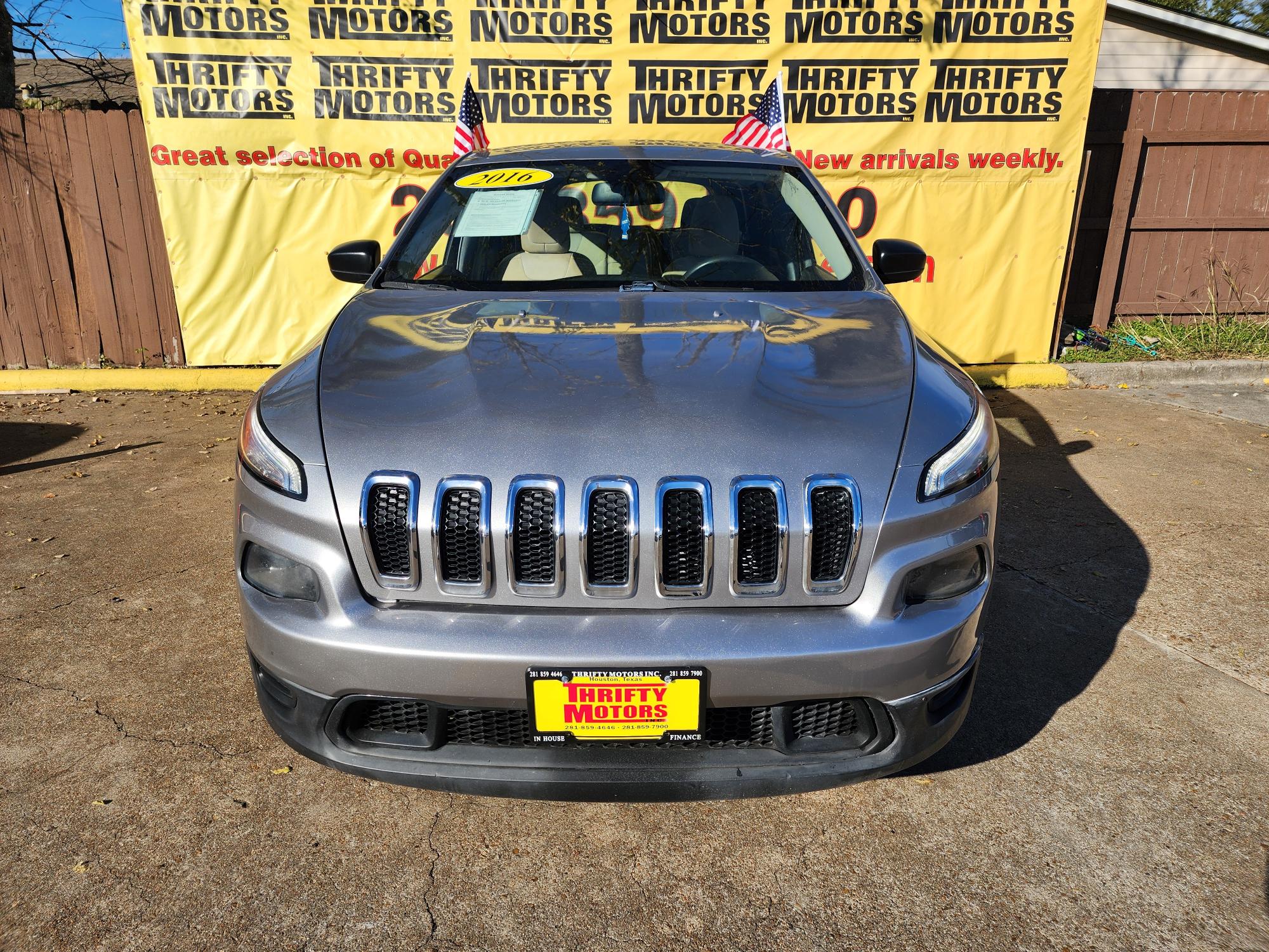 photo of 2016 Jeep Cherokee Sport FWD