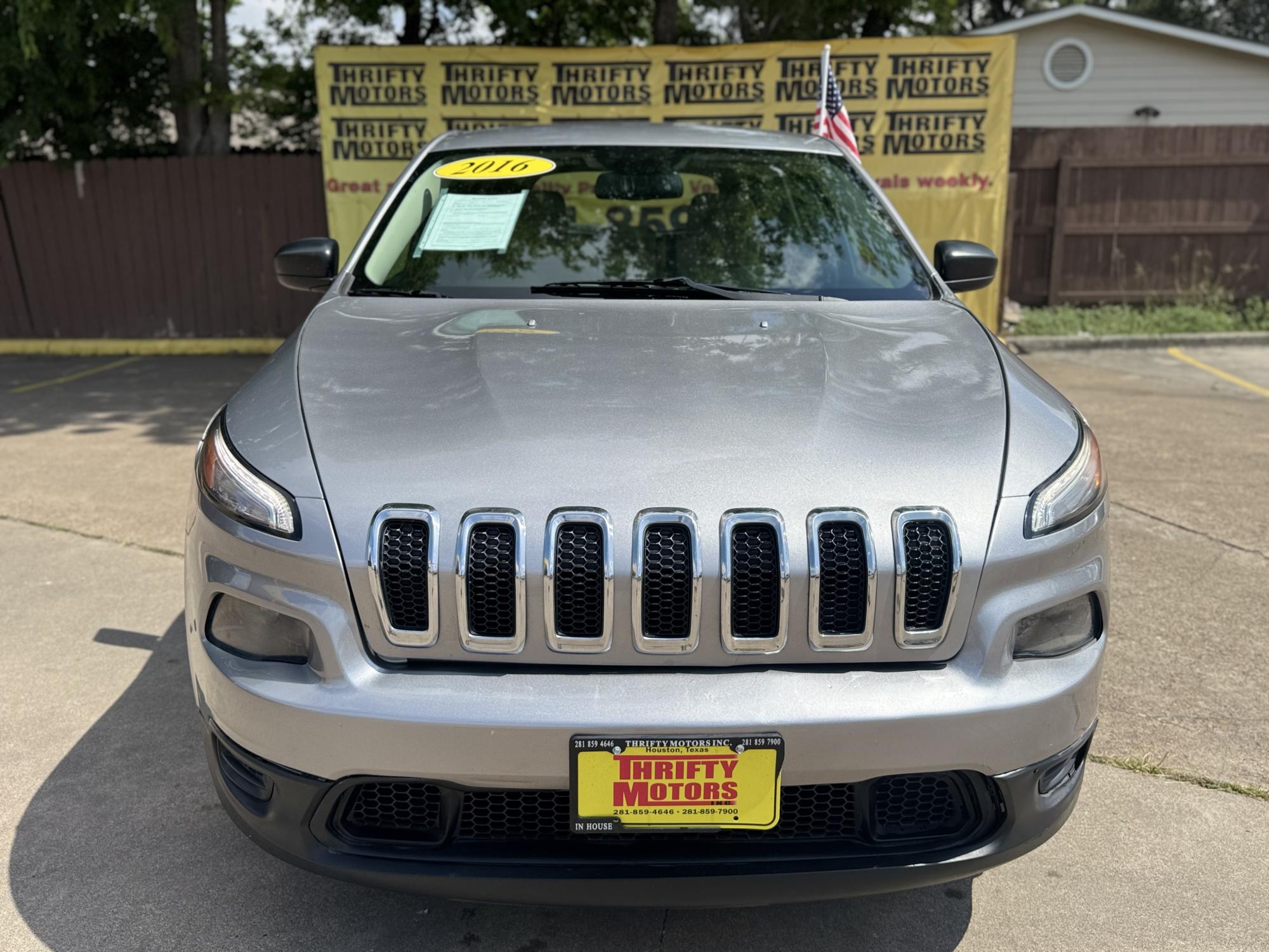 photo of 2016 Jeep Cherokee Sport FWD