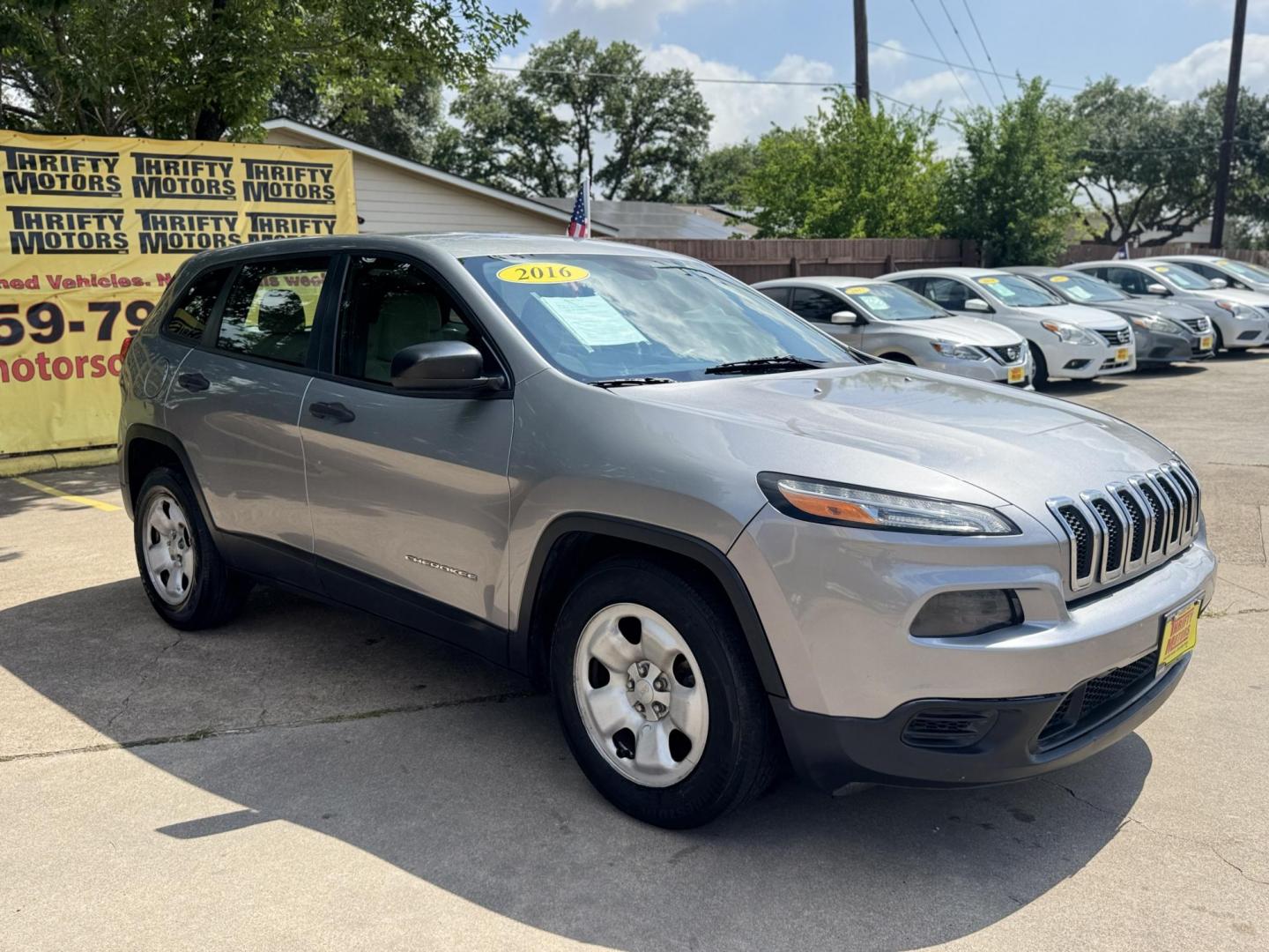 2016 Silver /Gray Jeep Cherokee Sport FWD (1C4PJLAB5GW) with an 2.4L L4 DOHC 16V engine, Automatic transmission, located at 16710 Clay Rd., Houston, TX, 77084, (281) 859-7900, 29.834864, -95.656166 - Photo#2