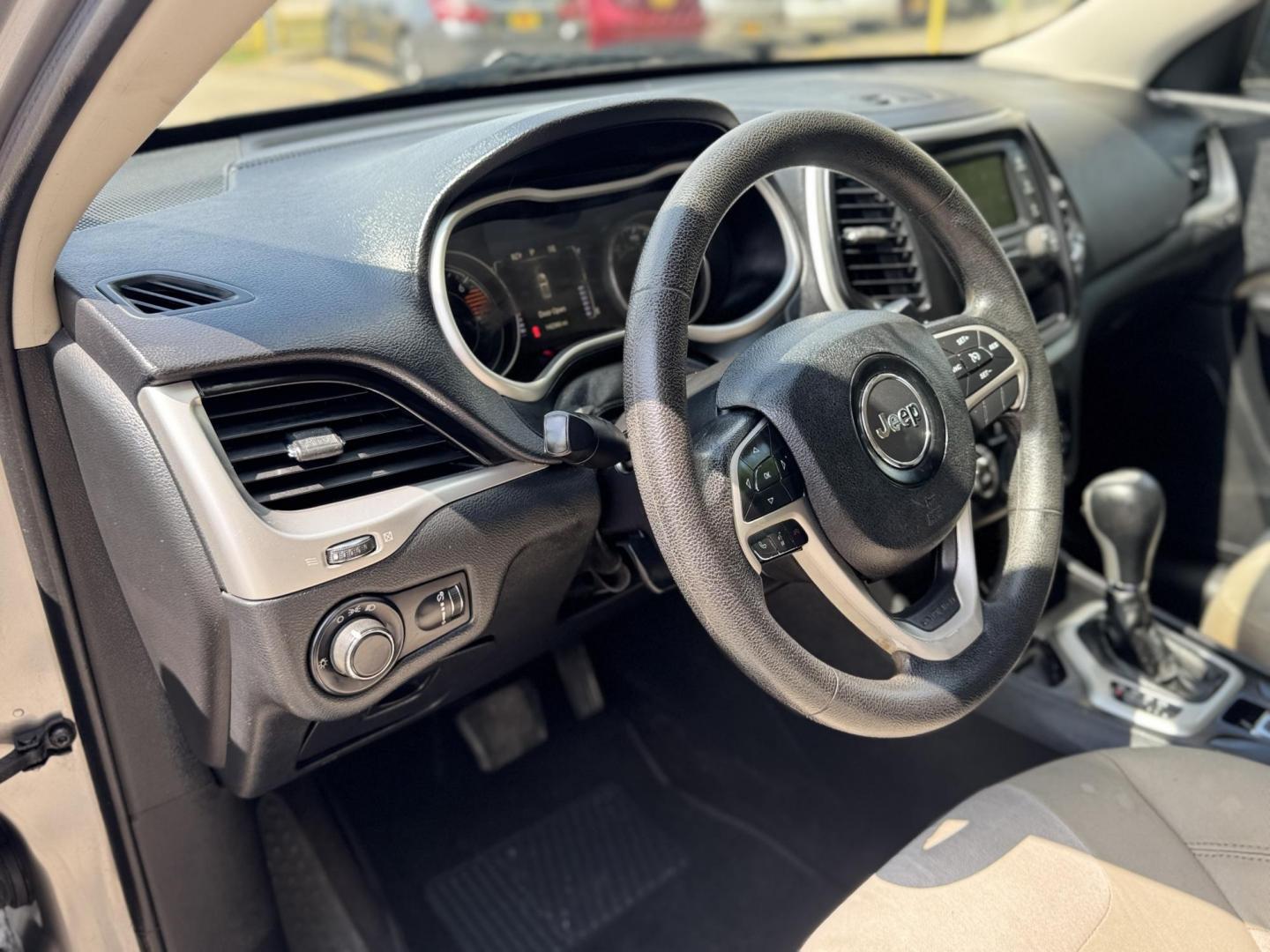 2016 Silver /Gray Jeep Cherokee Sport FWD (1C4PJLAB5GW) with an 2.4L L4 DOHC 16V engine, Automatic transmission, located at 16710 Clay Rd., Houston, TX, 77084, (281) 859-7900, 29.834864, -95.656166 - Photo#7
