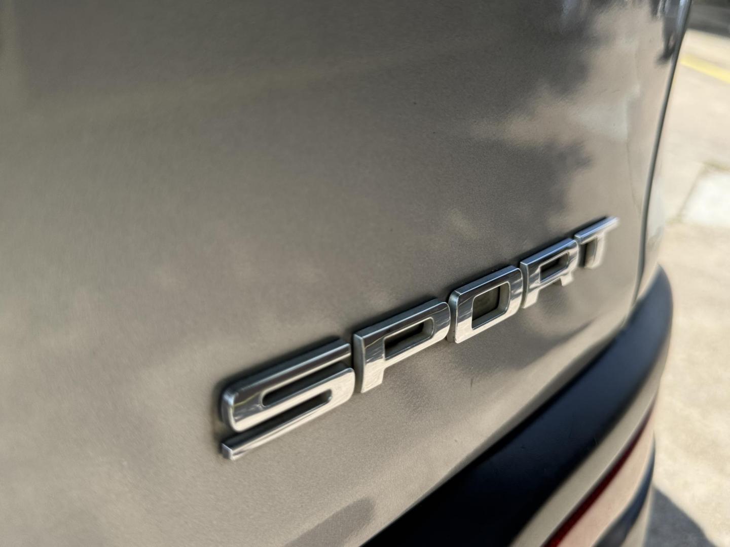 2016 Silver /Gray Jeep Cherokee Sport FWD (1C4PJLAB5GW) with an 2.4L L4 DOHC 16V engine, Automatic transmission, located at 16710 Clay Rd., Houston, TX, 77084, (281) 859-7900, 29.834864, -95.656166 - Photo#9