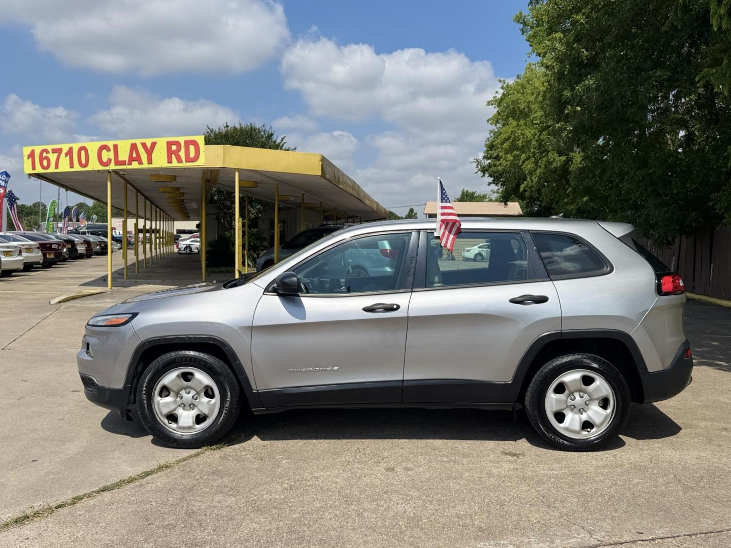 2016 Silver /Gray Jeep Cherokee Sport FWD (1C4PJLAB5GW) with an 2.4L L4 DOHC 16V engine, Automatic transmission, located at 16710 Clay Rd., Houston, TX, 77084, (281) 859-7900, 29.834864, -95.656166 - Photo#8