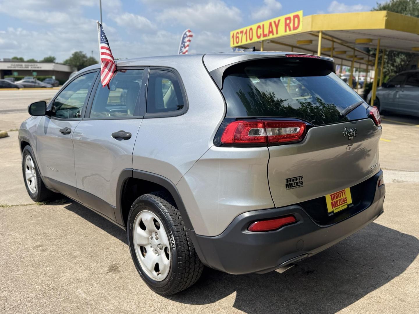 2016 Silver /Gray Jeep Cherokee Sport FWD (1C4PJLAB5GW) with an 2.4L L4 DOHC 16V engine, Automatic transmission, located at 16710 Clay Rd., Houston, TX, 77084, (281) 859-7900, 29.834864, -95.656166 - Photo#6