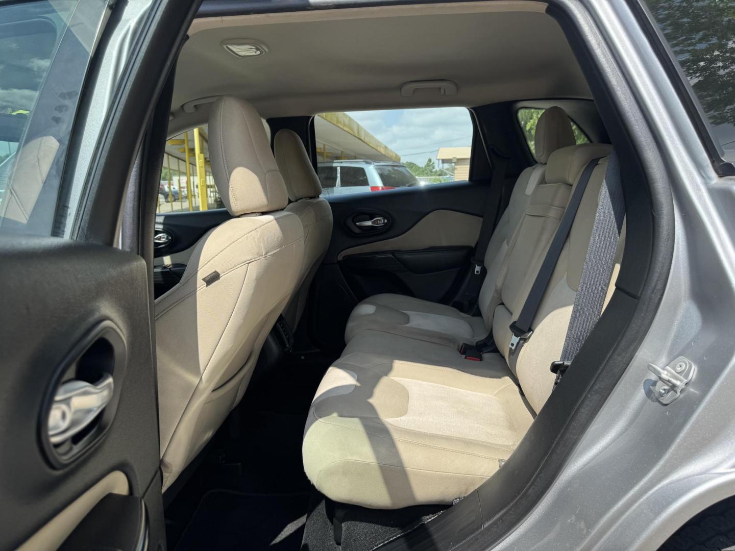 2016 Silver /Gray Jeep Cherokee Sport FWD (1C4PJLAB5GW) with an 2.4L L4 DOHC 16V engine, Automatic transmission, located at 16710 Clay Rd., Houston, TX, 77084, (281) 859-7900, 29.834864, -95.656166 - Photo#10