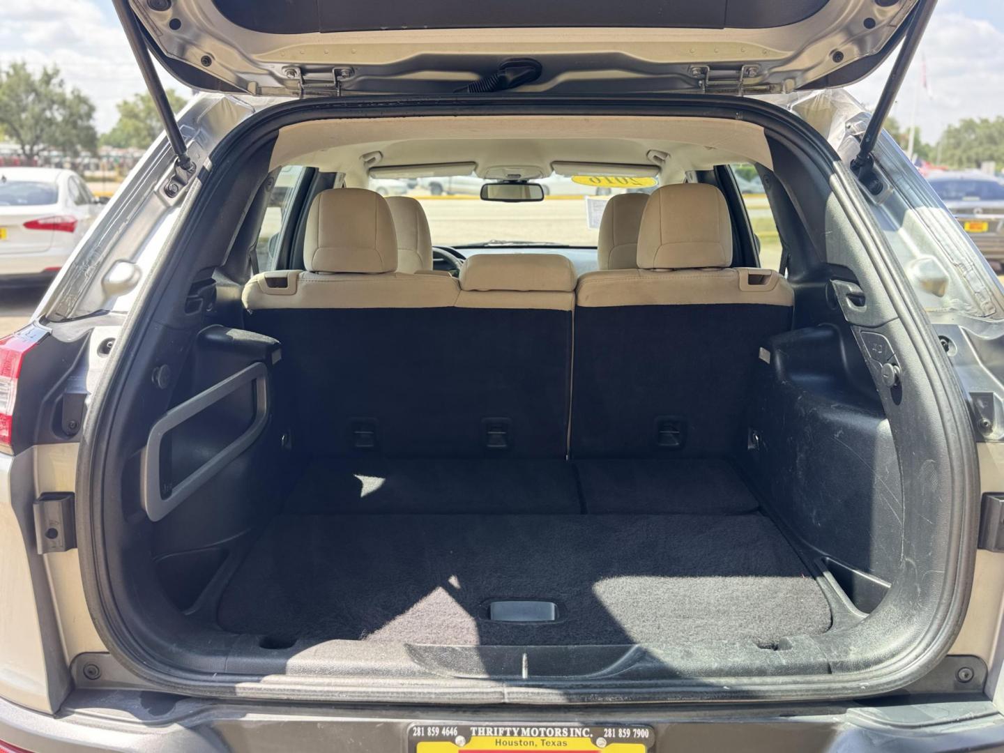 2016 Silver /Gray Jeep Cherokee Sport FWD (1C4PJLAB5GW) with an 2.4L L4 DOHC 16V engine, Automatic transmission, located at 16710 Clay Rd., Houston, TX, 77084, (281) 859-7900, 29.834864, -95.656166 - Photo#14