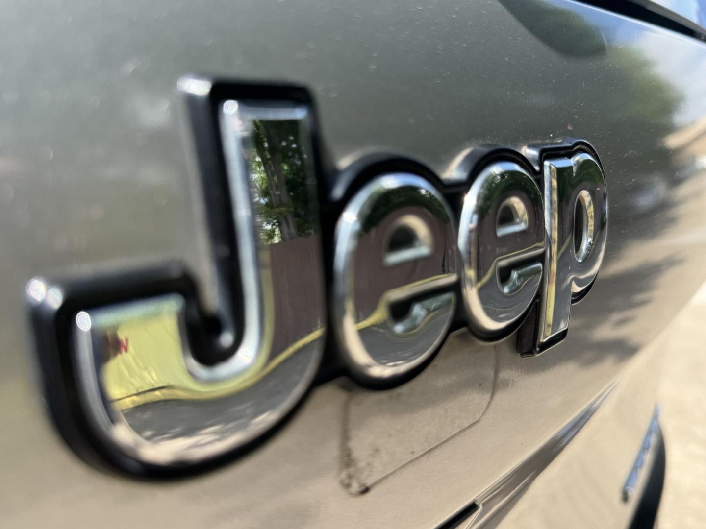 2016 Silver /Gray Jeep Cherokee Sport FWD (1C4PJLAB5GW) with an 2.4L L4 DOHC 16V engine, Automatic transmission, located at 16710 Clay Rd., Houston, TX, 77084, (281) 859-7900, 29.834864, -95.656166 - Photo#15