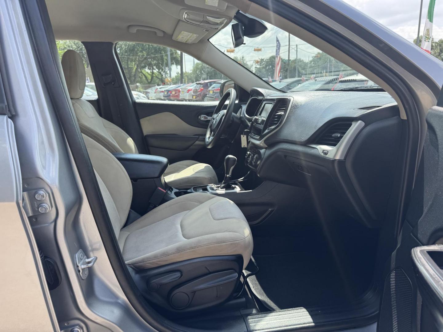 2016 Silver /Gray Jeep Cherokee Sport FWD (1C4PJLAB5GW) with an 2.4L L4 DOHC 16V engine, Automatic transmission, located at 16710 Clay Rd., Houston, TX, 77084, (281) 859-7900, 29.834864, -95.656166 - Photo#17