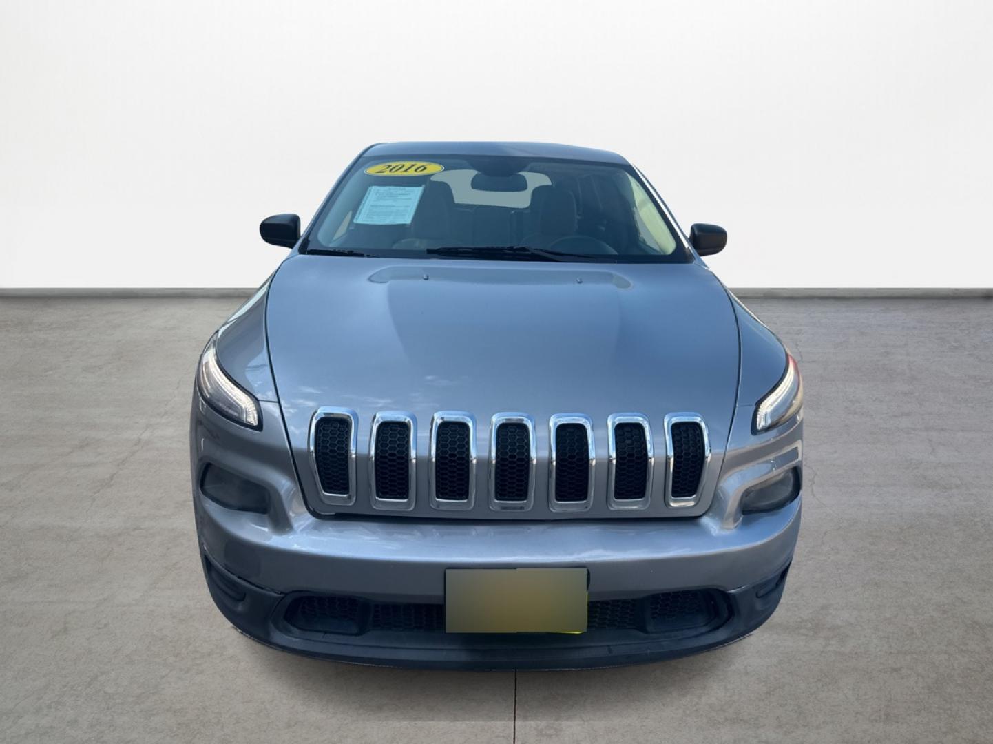 2016 Silver /Gray Jeep Cherokee Sport FWD (1C4PJLAB5GW) with an 2.4L L4 DOHC 16V engine, Automatic transmission, located at 16710 Clay Rd., Houston, TX, 77084, (281) 859-7900, 29.834864, -95.656166 - Photo#1