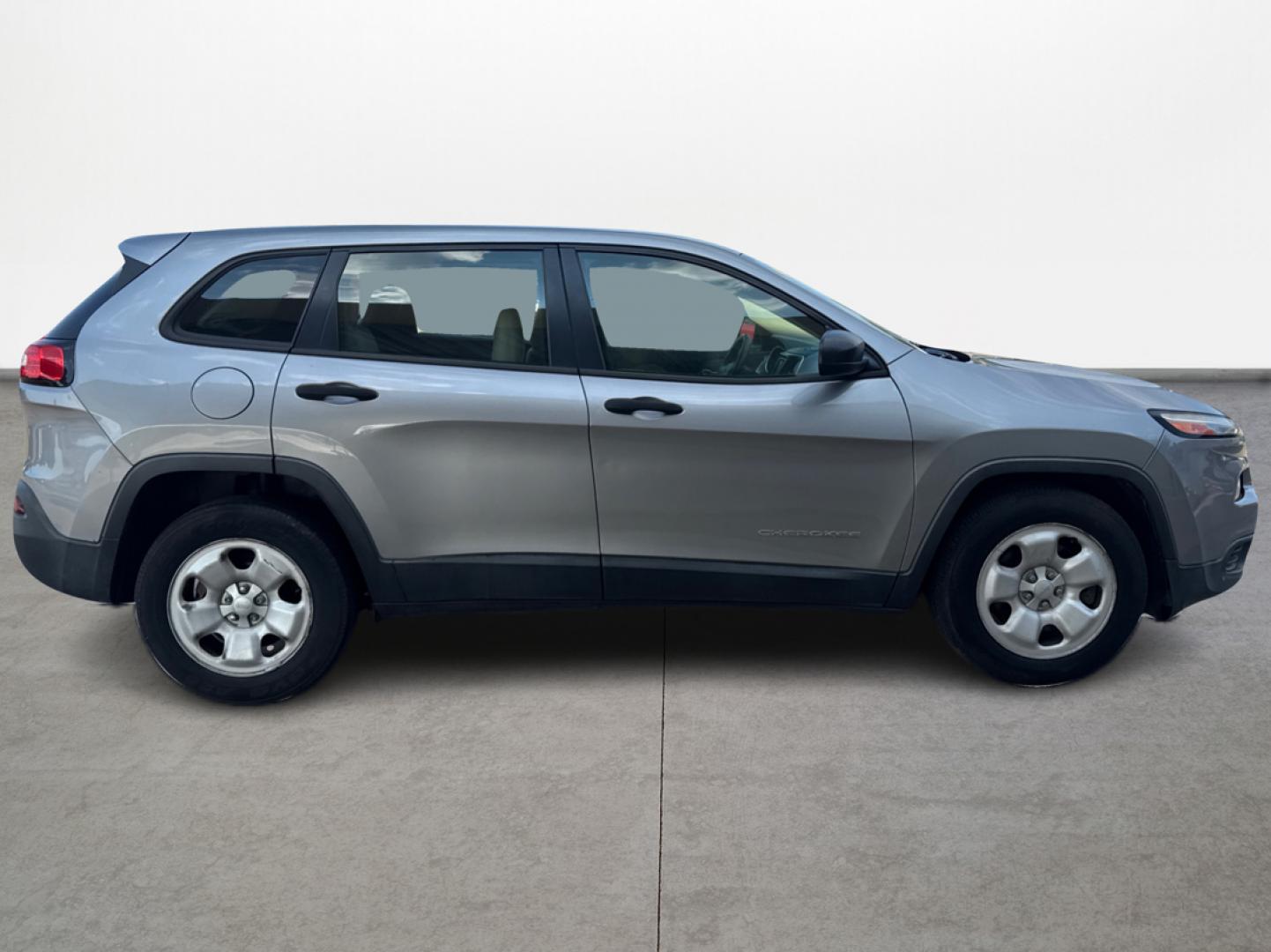 2016 Silver /Gray Jeep Cherokee Sport FWD (1C4PJLAB5GW) with an 2.4L L4 DOHC 16V engine, Automatic transmission, located at 16710 Clay Rd., Houston, TX, 77084, (281) 859-7900, 29.834864, -95.656166 - Photo#3