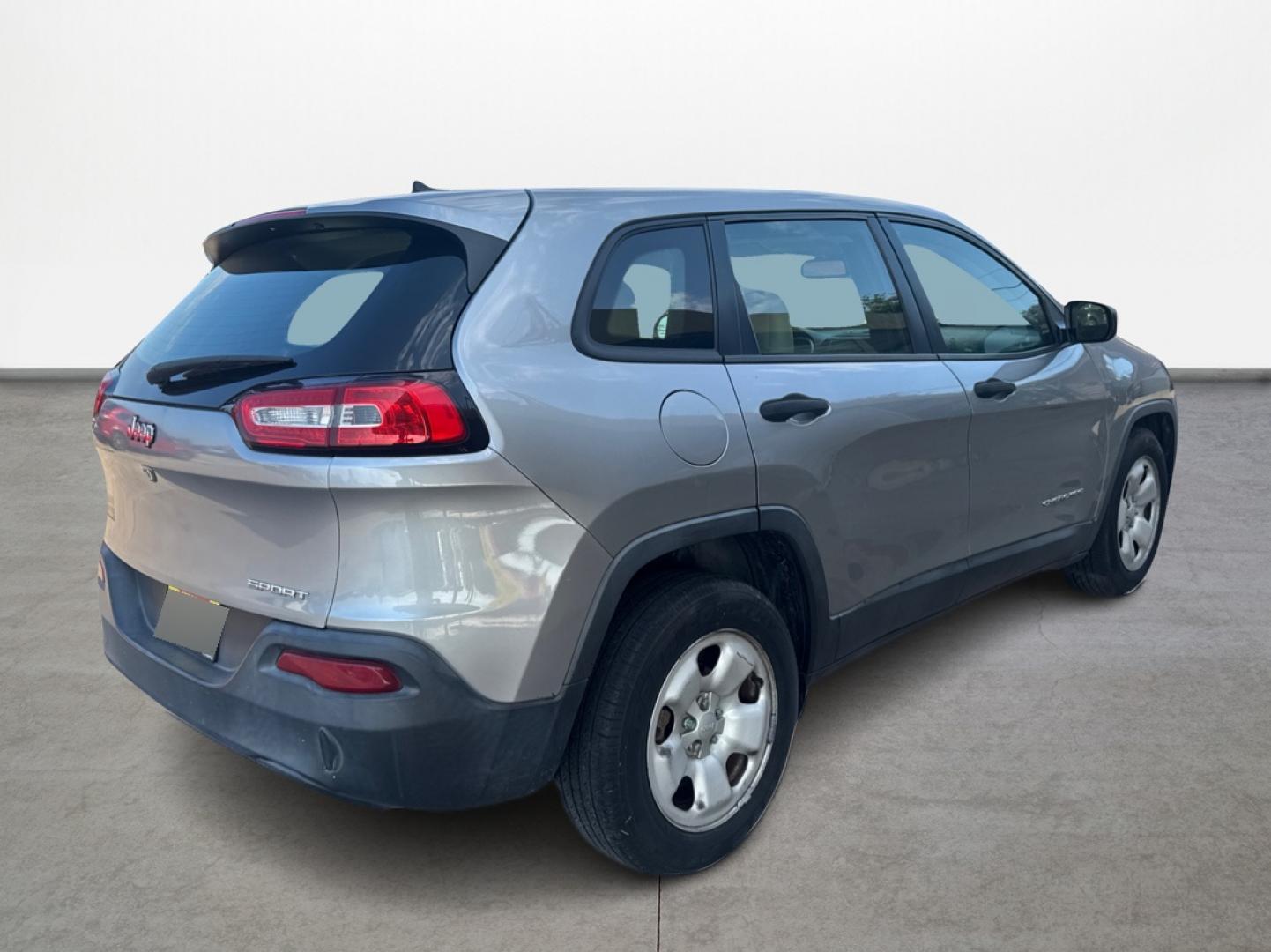 2016 Silver /Gray Jeep Cherokee Sport FWD (1C4PJLAB5GW) with an 2.4L L4 DOHC 16V engine, Automatic transmission, located at 16710 Clay Rd., Houston, TX, 77084, (281) 859-7900, 29.834864, -95.656166 - Photo#4