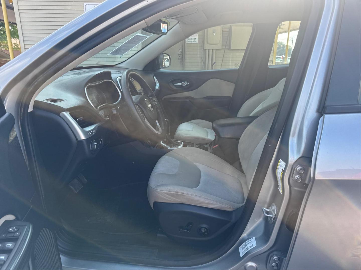 2016 Silver /Gray Jeep Cherokee Sport FWD (1C4PJLAB5GW) with an 2.4L L4 DOHC 16V engine, Automatic transmission, located at 16710 Clay Rd., Houston, TX, 77084, (281) 859-7900, 29.834864, -95.656166 - Photo#8