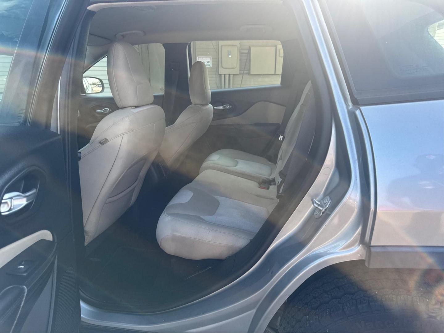 2016 Silver /Gray Jeep Cherokee Sport FWD (1C4PJLAB5GW) with an 2.4L L4 DOHC 16V engine, Automatic transmission, located at 16710 Clay Rd., Houston, TX, 77084, (281) 859-7900, 29.834864, -95.656166 - Photo#9