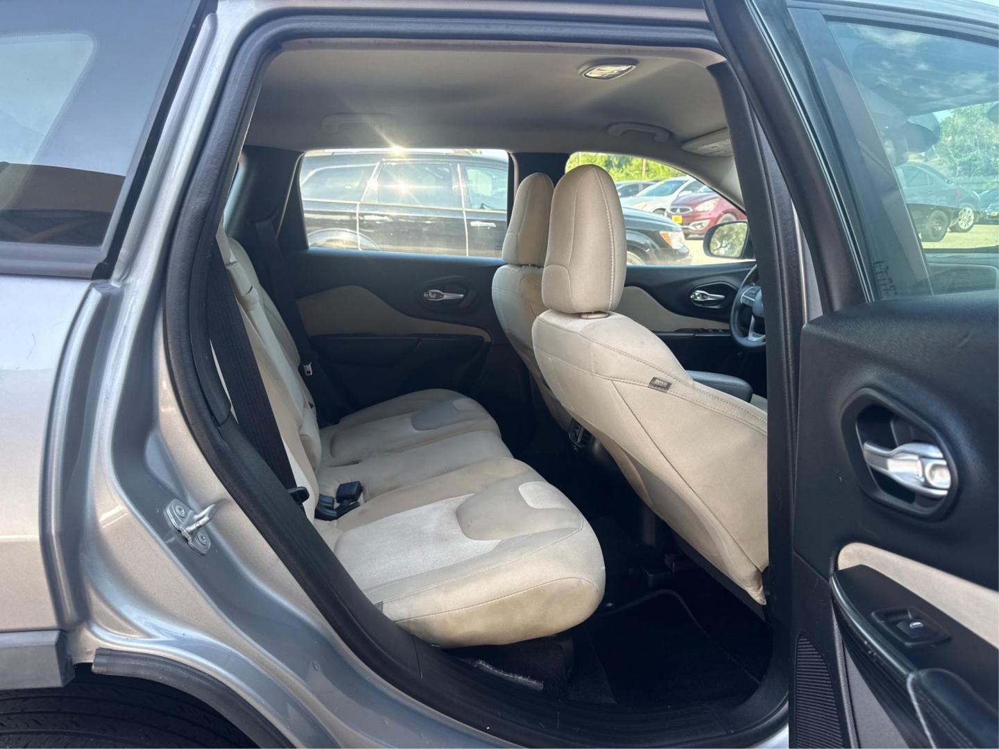 2016 Silver /Gray Jeep Cherokee Sport FWD (1C4PJLAB5GW) with an 2.4L L4 DOHC 16V engine, Automatic transmission, located at 16710 Clay Rd., Houston, TX, 77084, (281) 859-7900, 29.834864, -95.656166 - Photo#10