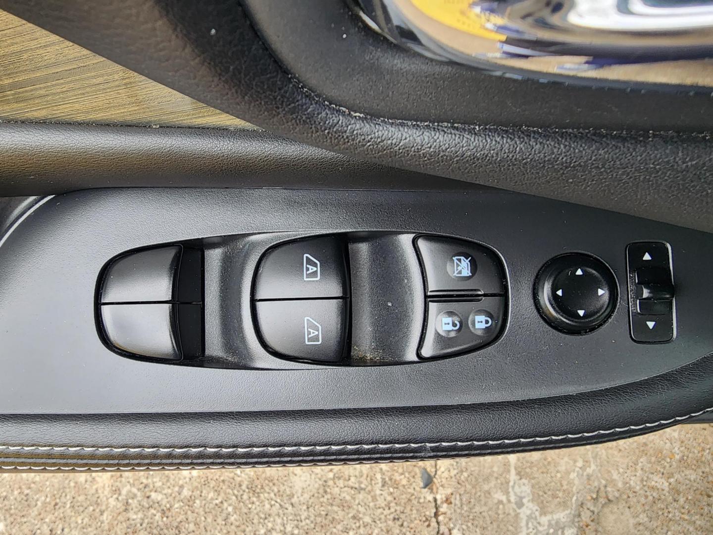 2015 Gray /Gary Nissan Murano Platinum FWD (5N1AZ2MG4FN) with an 3.5L V6 DOHC 24V engine, Continuously Variable Transmission transmission, located at 16710 Clay Rd., Houston, TX, 77084, (281) 859-7900, 29.834864, -95.656166 - Photo#8