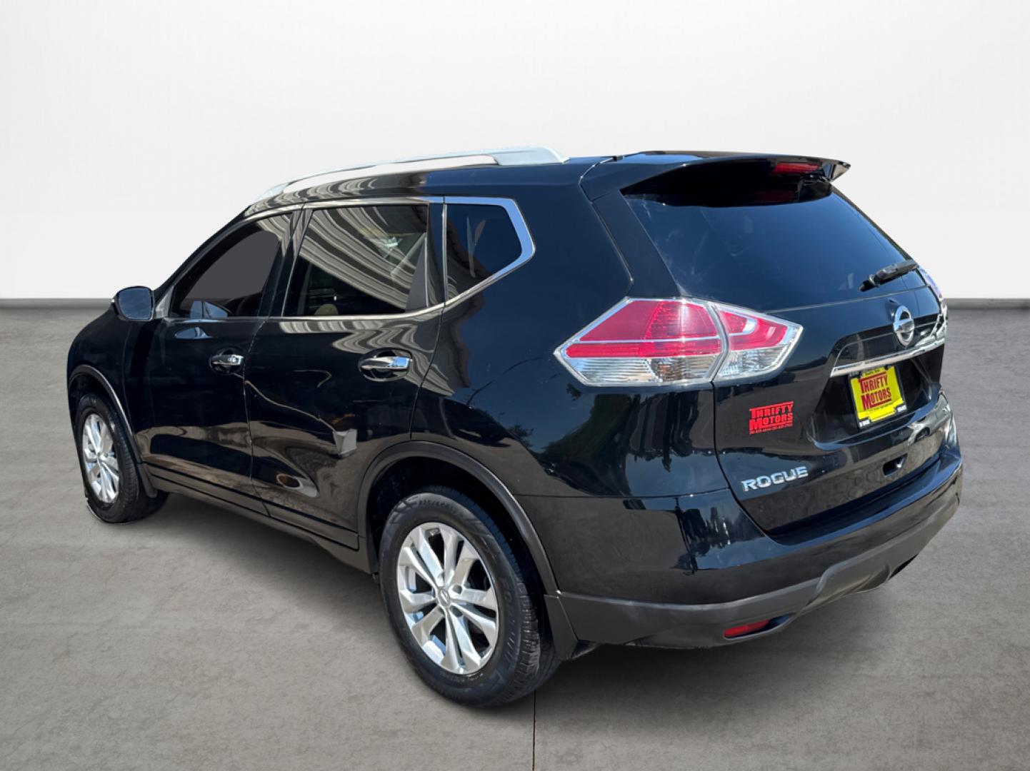 2015 Nissan Rogue S AWD (5N1AT2MK9FC) with an 2.5L L4 DOHC 16V engine, Continuously Variable Transmission transmission, located at 16710 Clay Rd., Houston, TX, 77084, (281) 859-7900, 29.834864, -95.656166 - Photo#3