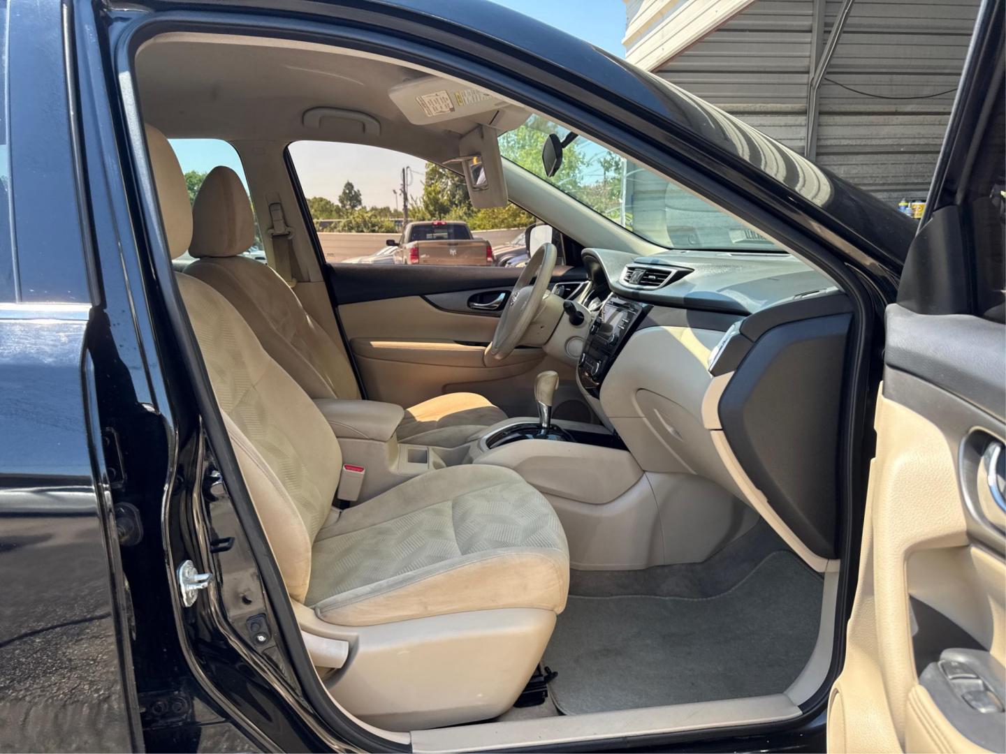 2015 Nissan Rogue S AWD (5N1AT2MK9FC) with an 2.5L L4 DOHC 16V engine, Continuously Variable Transmission transmission, located at 16710 Clay Rd., Houston, TX, 77084, (281) 859-7900, 29.834864, -95.656166 - Photo#7
