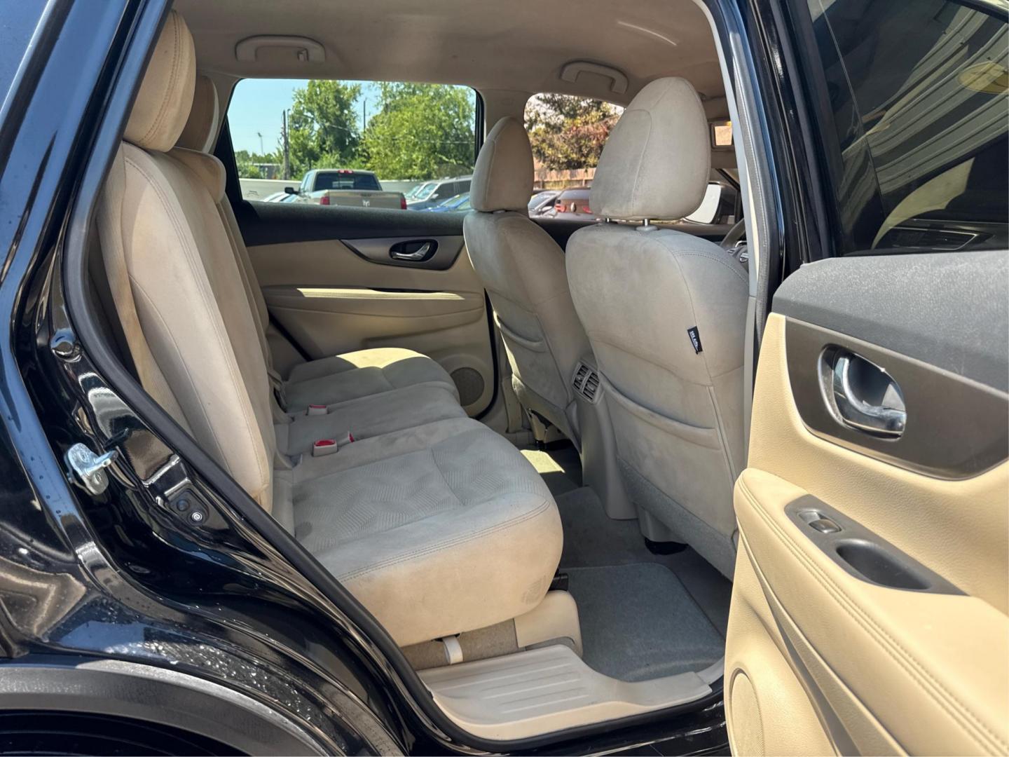 2015 Nissan Rogue S AWD (5N1AT2MK9FC) with an 2.5L L4 DOHC 16V engine, Continuously Variable Transmission transmission, located at 16710 Clay Rd., Houston, TX, 77084, (281) 859-7900, 29.834864, -95.656166 - Photo#8