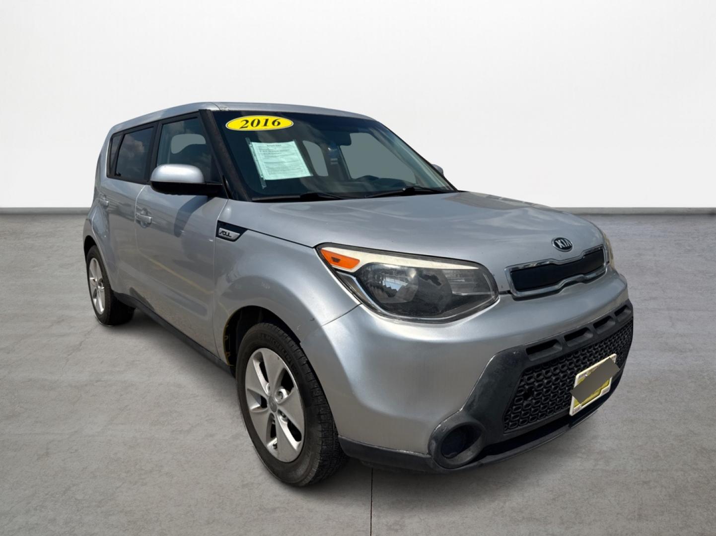 2016 Silver /Black Kia Soul Base 6A (KNDJN2A26G7) with an 1.6L L4 DOHC 16V engine, Automatic 6-Speed transmission, located at 16710 Clay Rd., Houston, TX, 77084, (281) 859-7900, 29.834864, -95.656166 - Photo#2